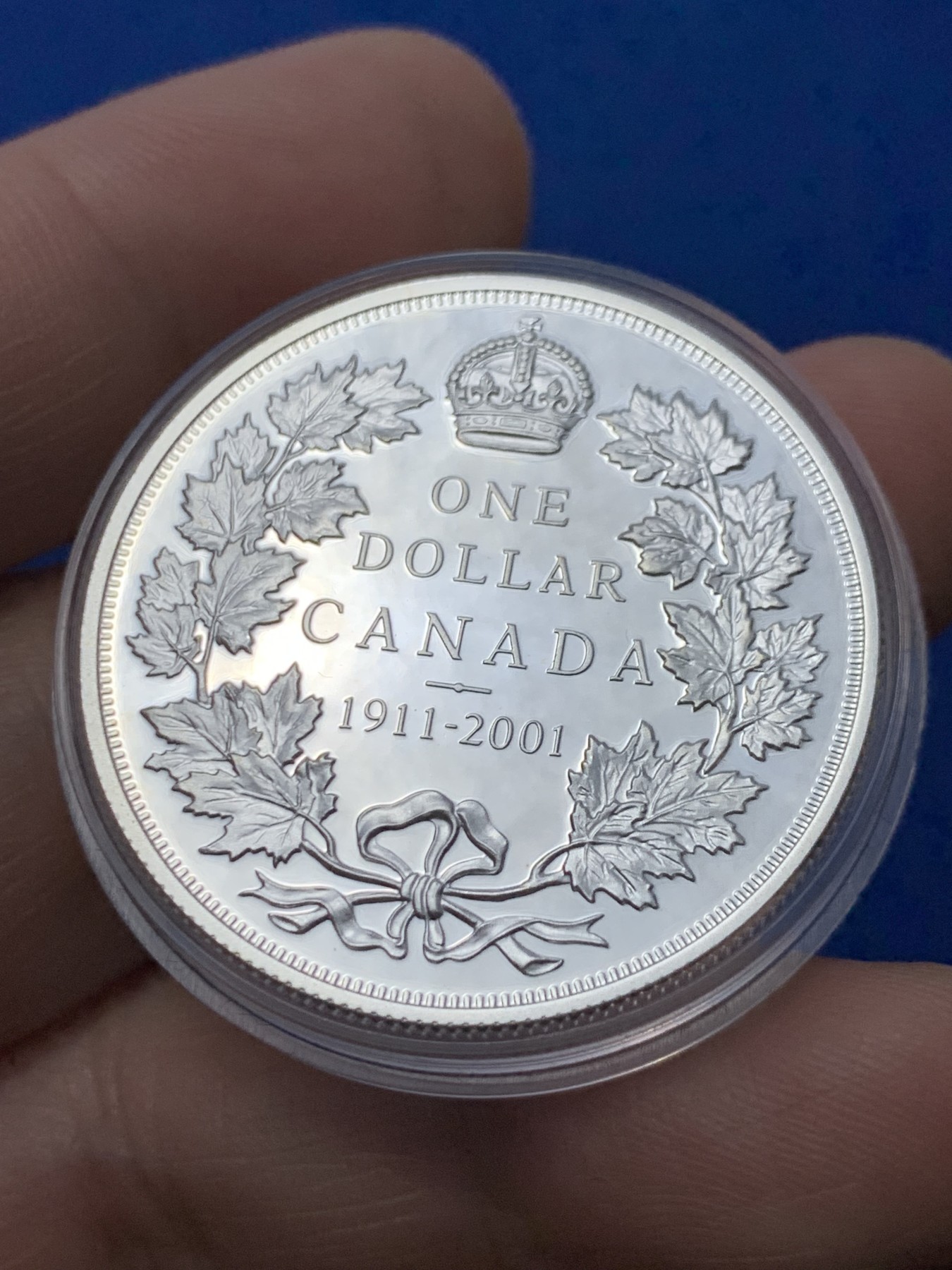 《竞宝斋》第259场-周日，周一 2场连拍 (全场包邮) 2001年加拿大1元精致银币 证书齐全 无氧化