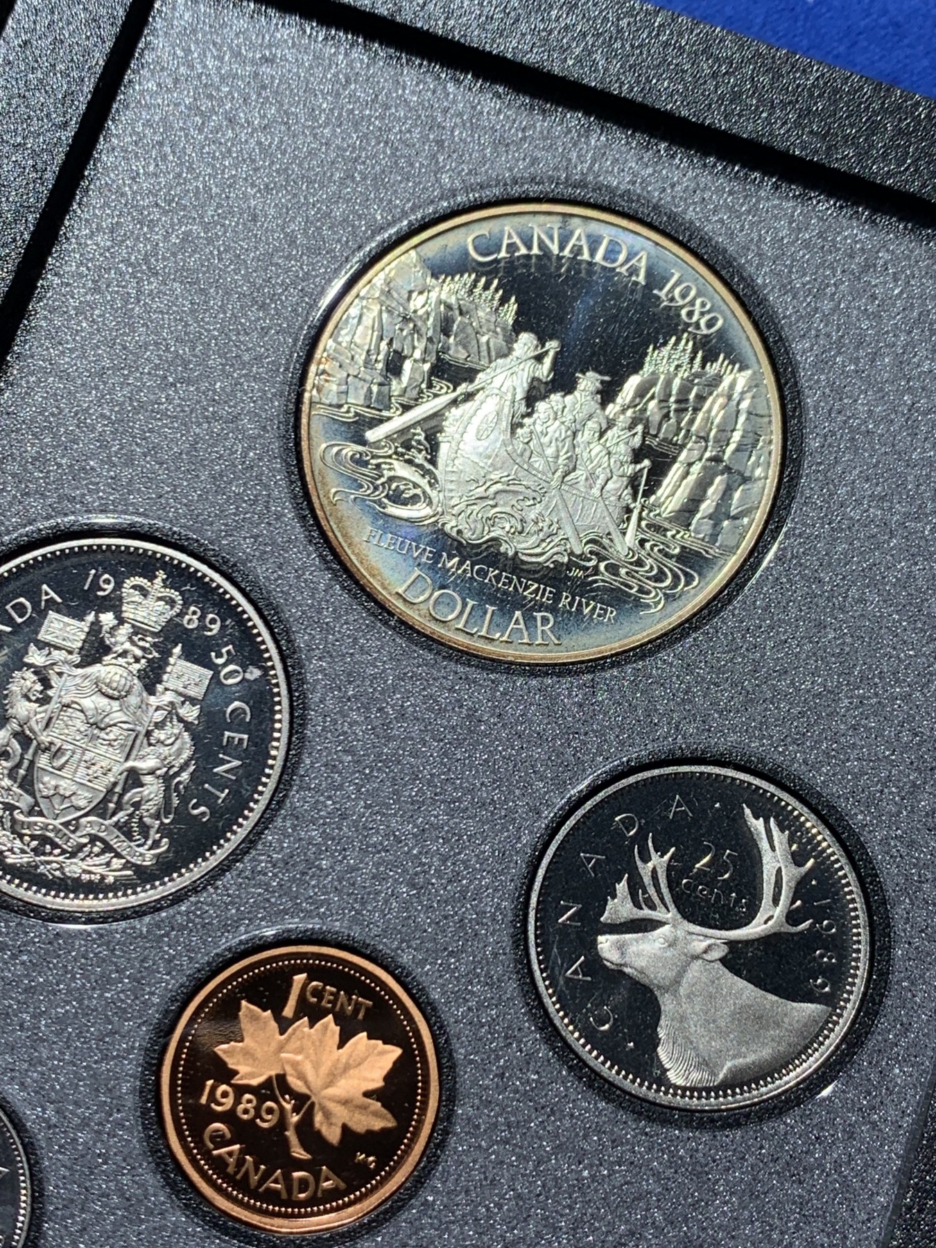 《竞宝斋》第259场-周日，周一 2场连拍 (全场包邮) 加拿大1989年精致套币 含大银币一枚 细节见图