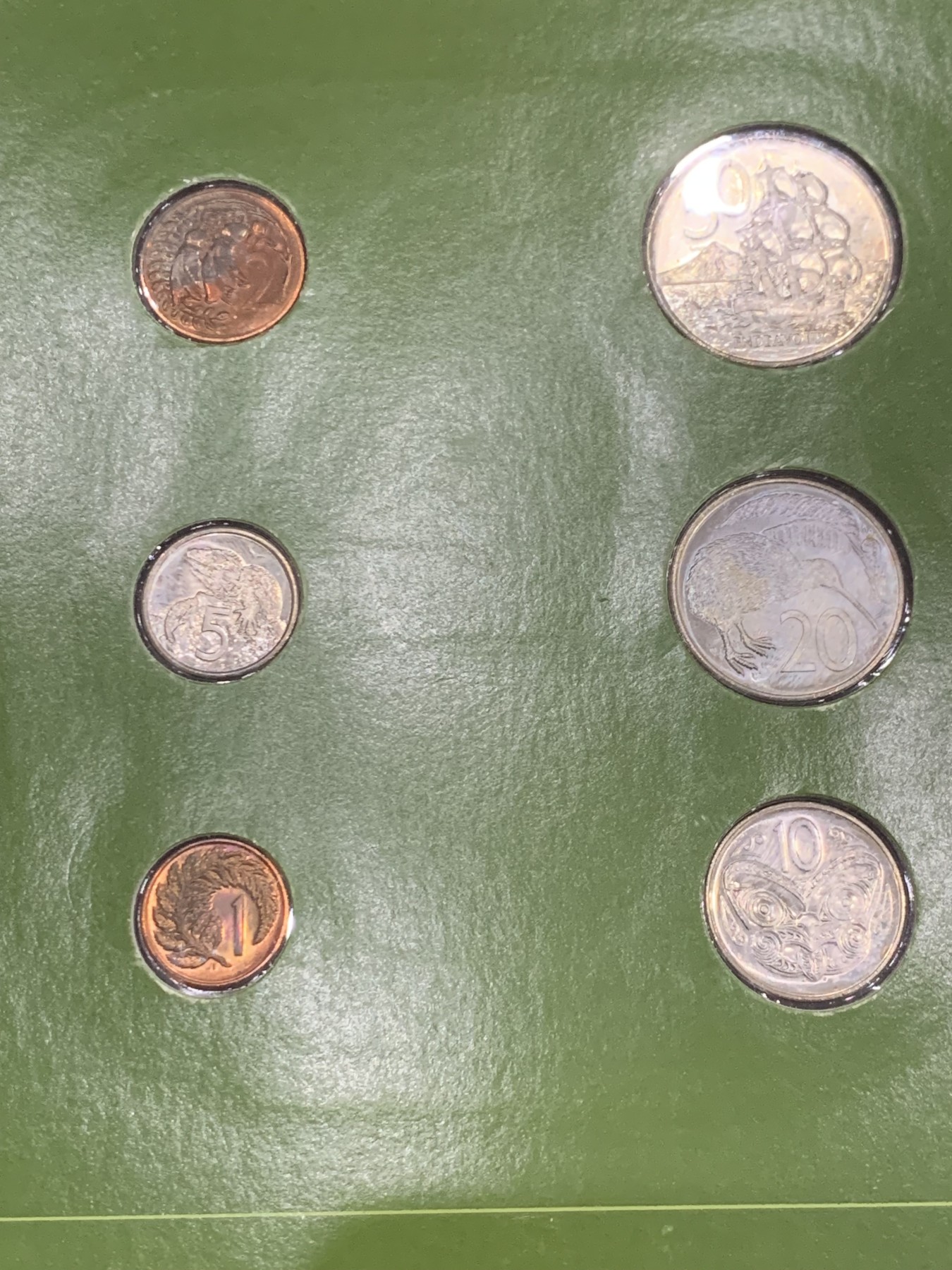 《竞宝斋》第259场-周日，周一 2场连拍 (全场包邮) 硬币套装两组 新西兰+英国