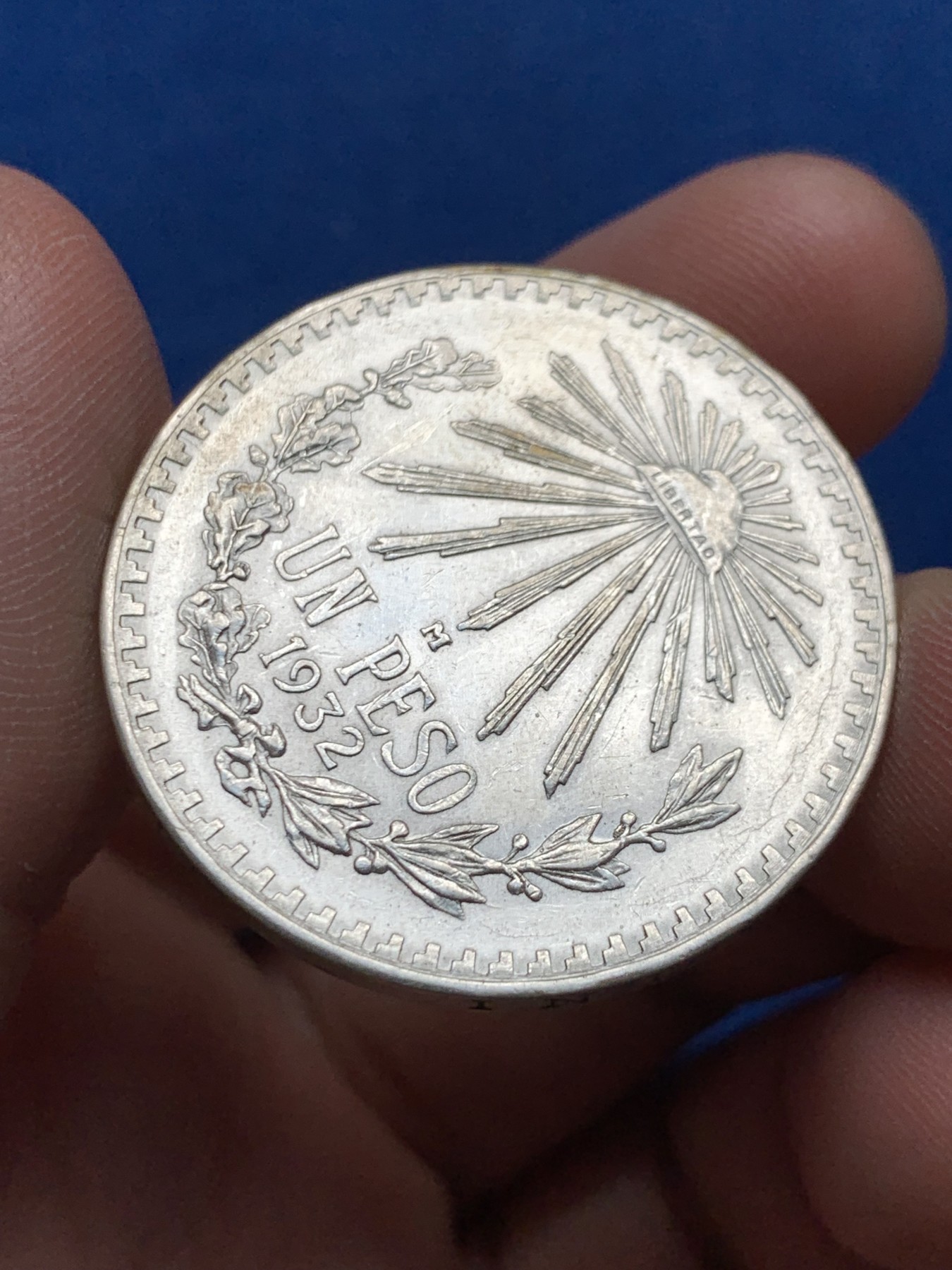 《竞宝斋》第259场-周日，周一 2场连拍 (全场包邮) 墨西哥1932年1比索银币 状态不错