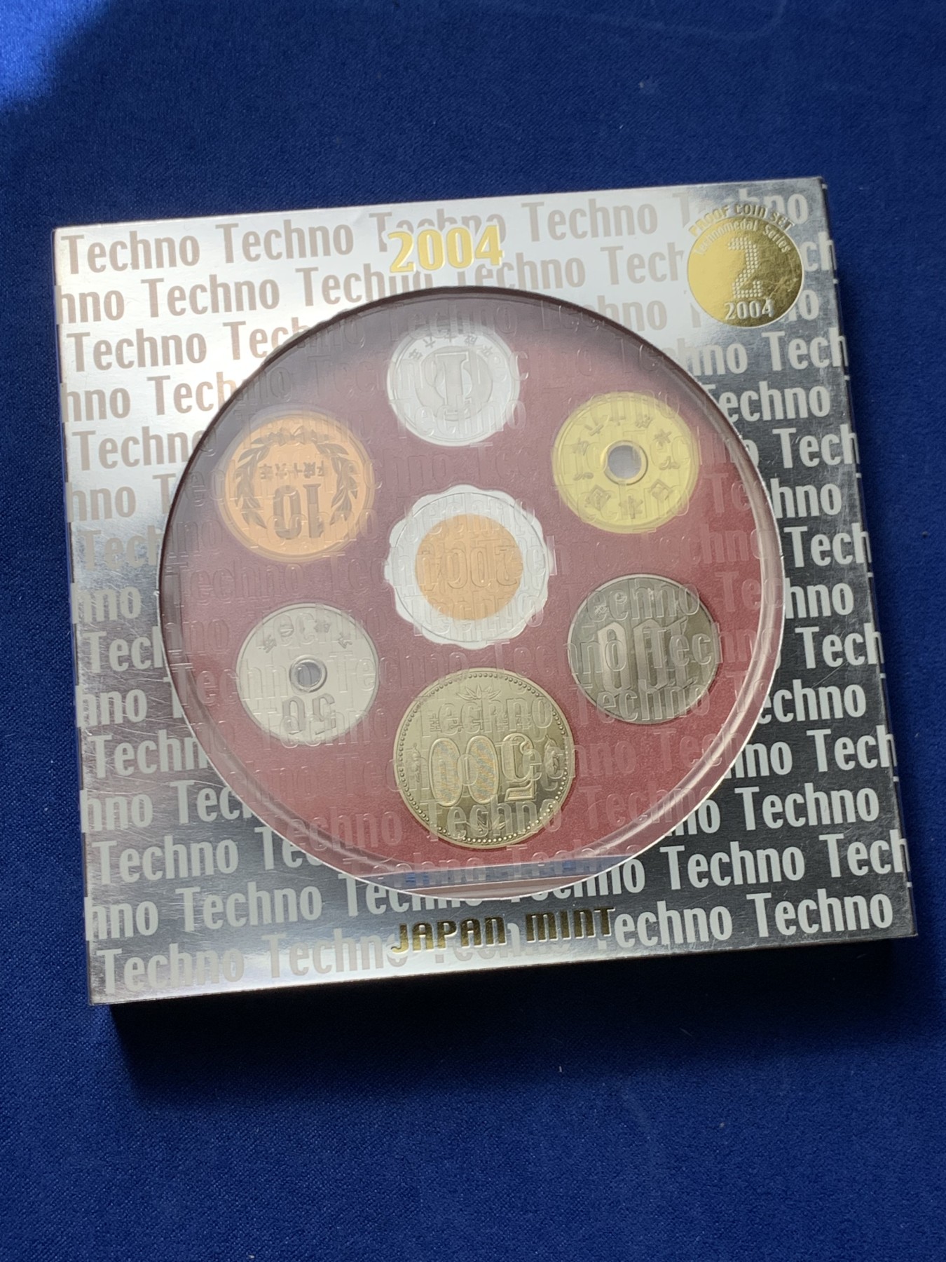 《竞宝斋》第259场-周日，周一 2场连拍 (全场包邮) 日本2004七枚装精制套币