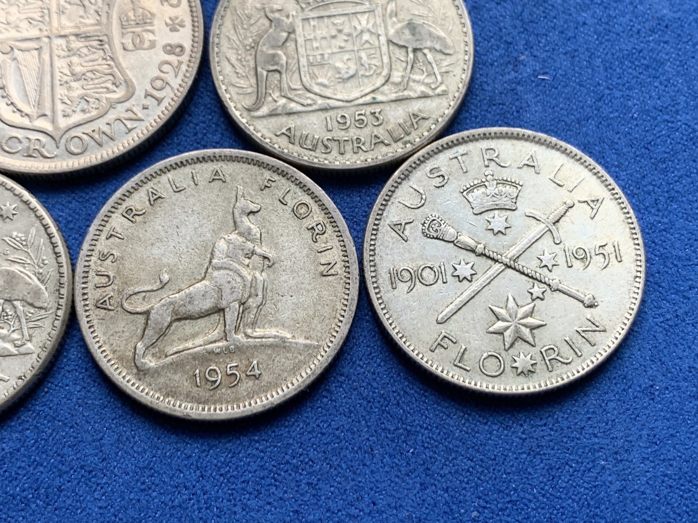 《竞宝斋》第259场-周日，周一 2场连拍 (全场包邮) 5枚一组 澳大利亚Florin 4枚+1928乔五半克朗1枚 银价暴涨