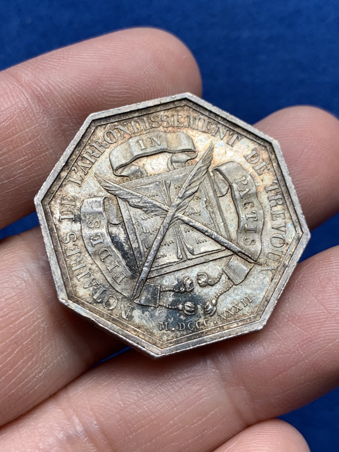 《竞宝斋》第259场-周日，周一 2场连拍 (全场包邮) 法国1845-1860特雷武公证处八角银质代币 17.54g 32mm 手指边铭