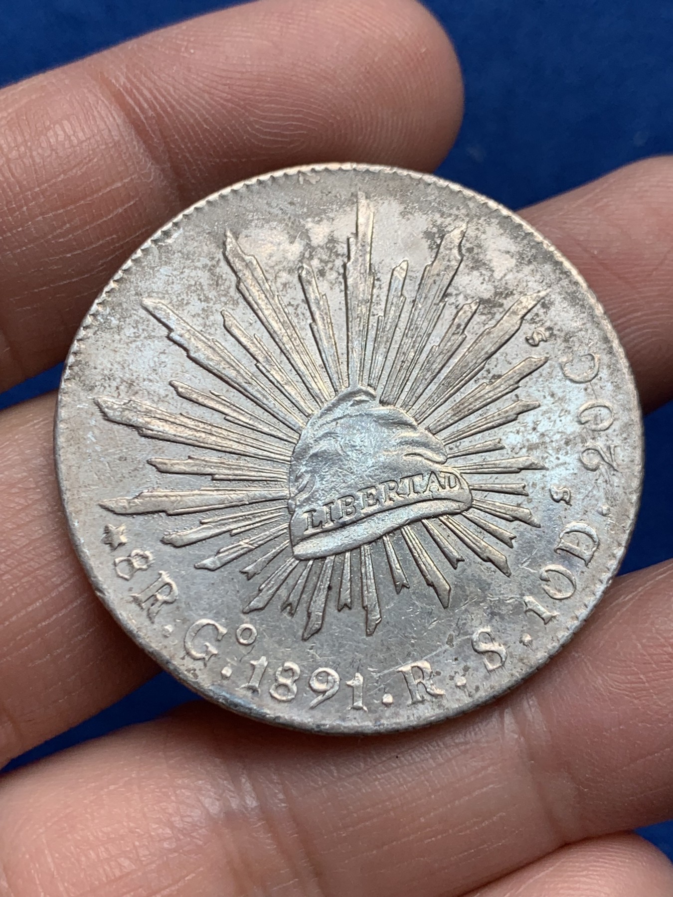 《竞宝斋》第259场-周日，周一 2场连拍 (全场包邮) 墨西哥1891年花边鹰洋8R银币 底板轻微腐蚀 细节见图