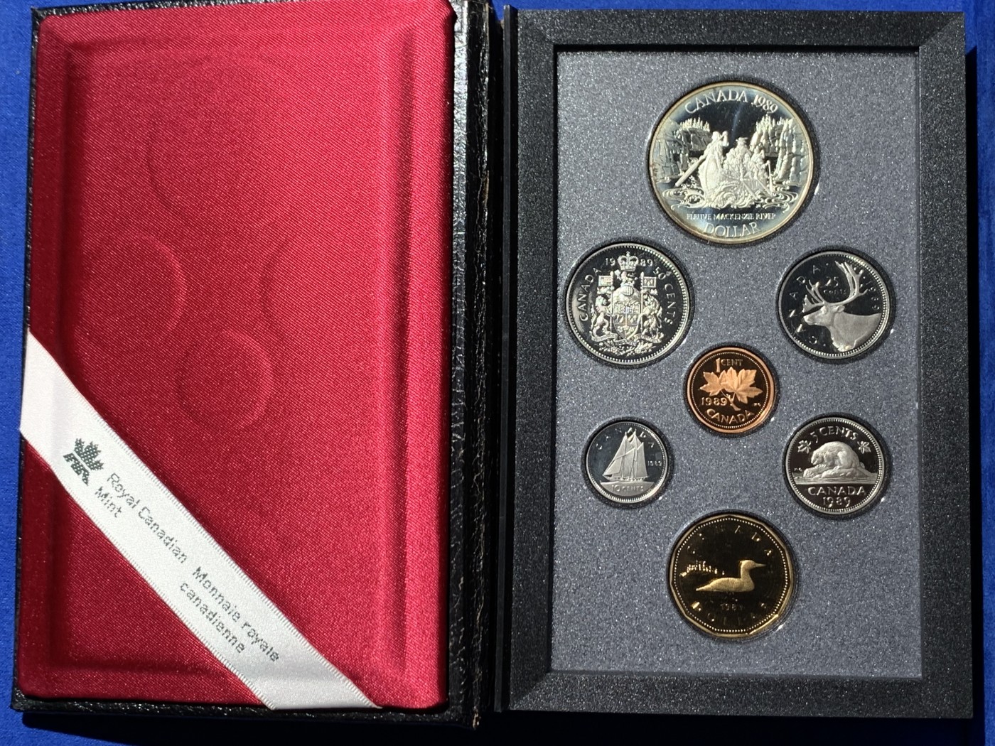 《竞宝斋》第259场-周日，周一 2场连拍 (全场包邮) 加拿大1989年精致套币 含大银币一枚 细节见图