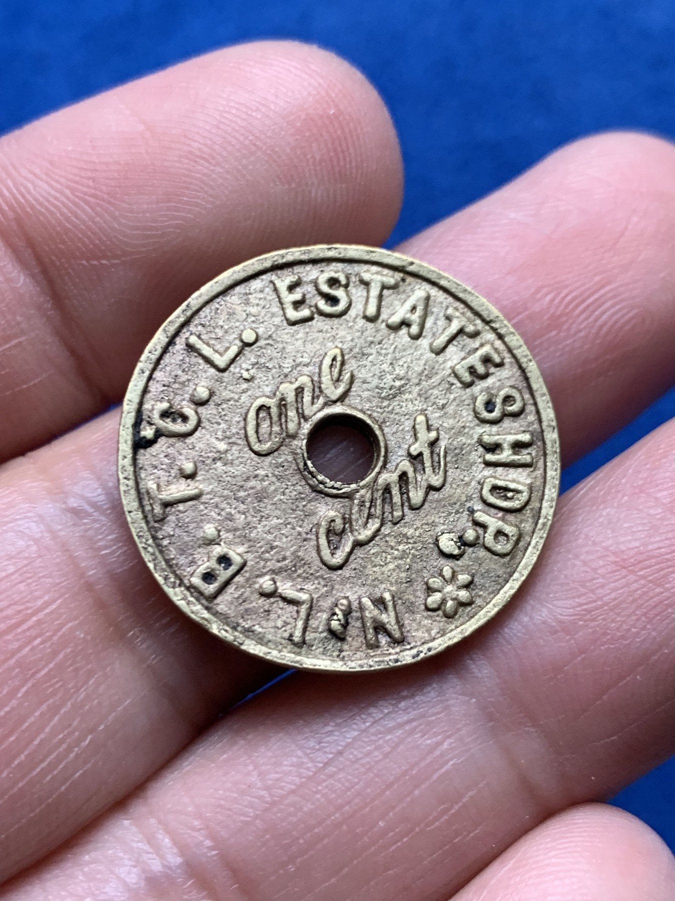 《竞宝斋》第259场-周日，周一 2场连拍 (全场包邮) 伦敦婆罗洲烟草公司代用币，兑货一仙，传说中的“猪仔钱”，国内、香港NGC不给入盒，裸币拍。