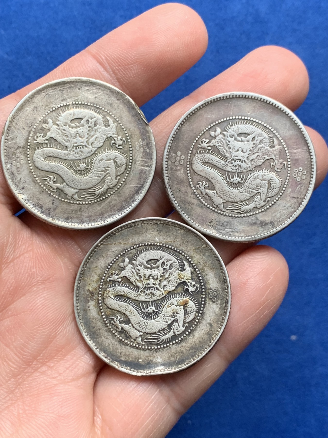 《竞宝斋》第259场-周日，周一 2场连拍 (全场包邮) 3枚一组 云南光绪半圆龙银币 细节见图