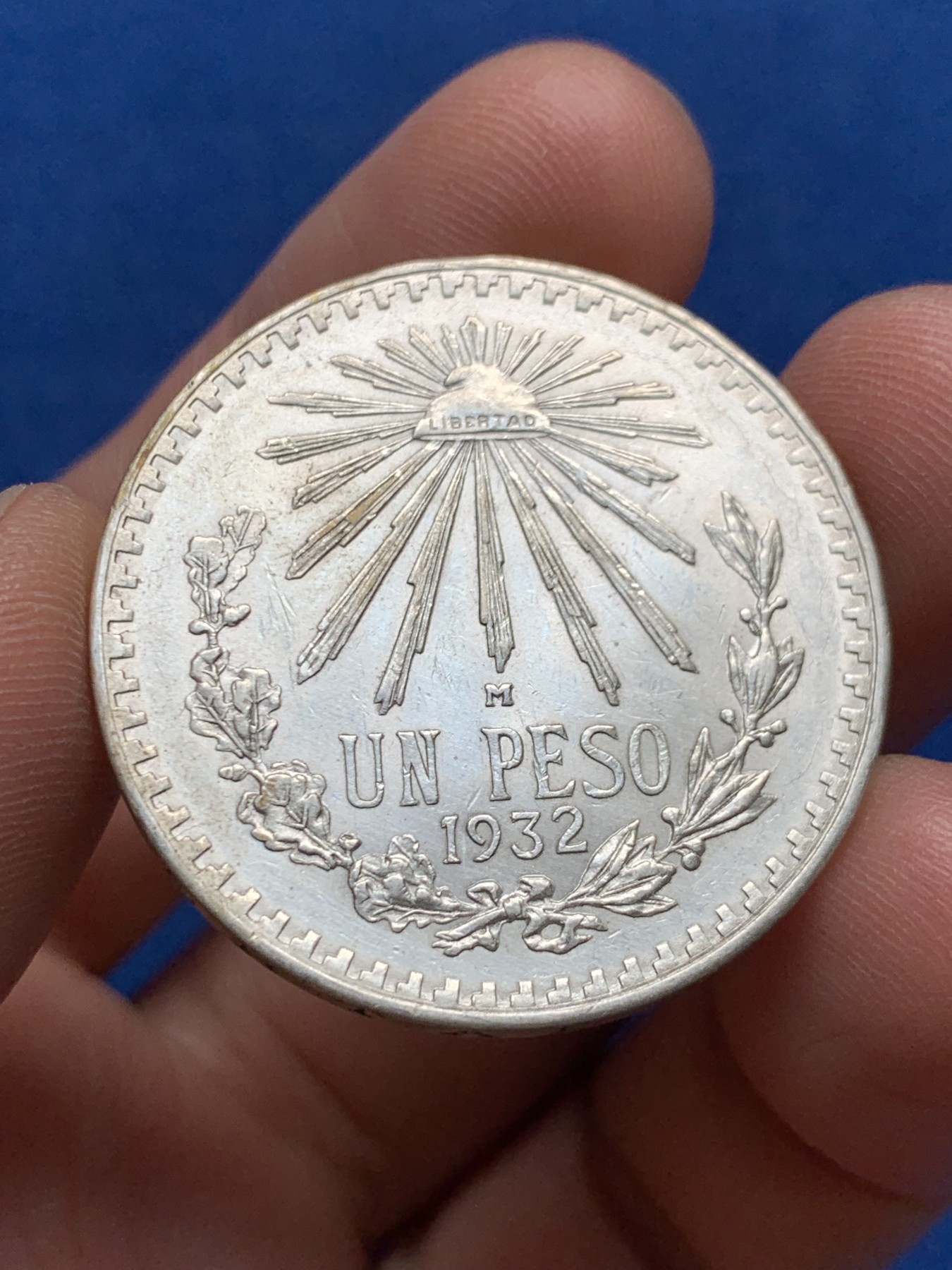 《竞宝斋》第259场-周日，周一 2场连拍 (全场包邮) 墨西哥1932年1比索银币 状态不错