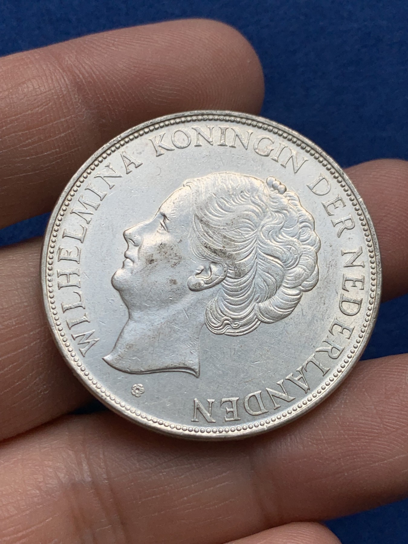 《竞宝斋》第259场-周日，周一 2场连拍 (全场包邮) 荷兰1937年威廉明娜2.5盾大银币