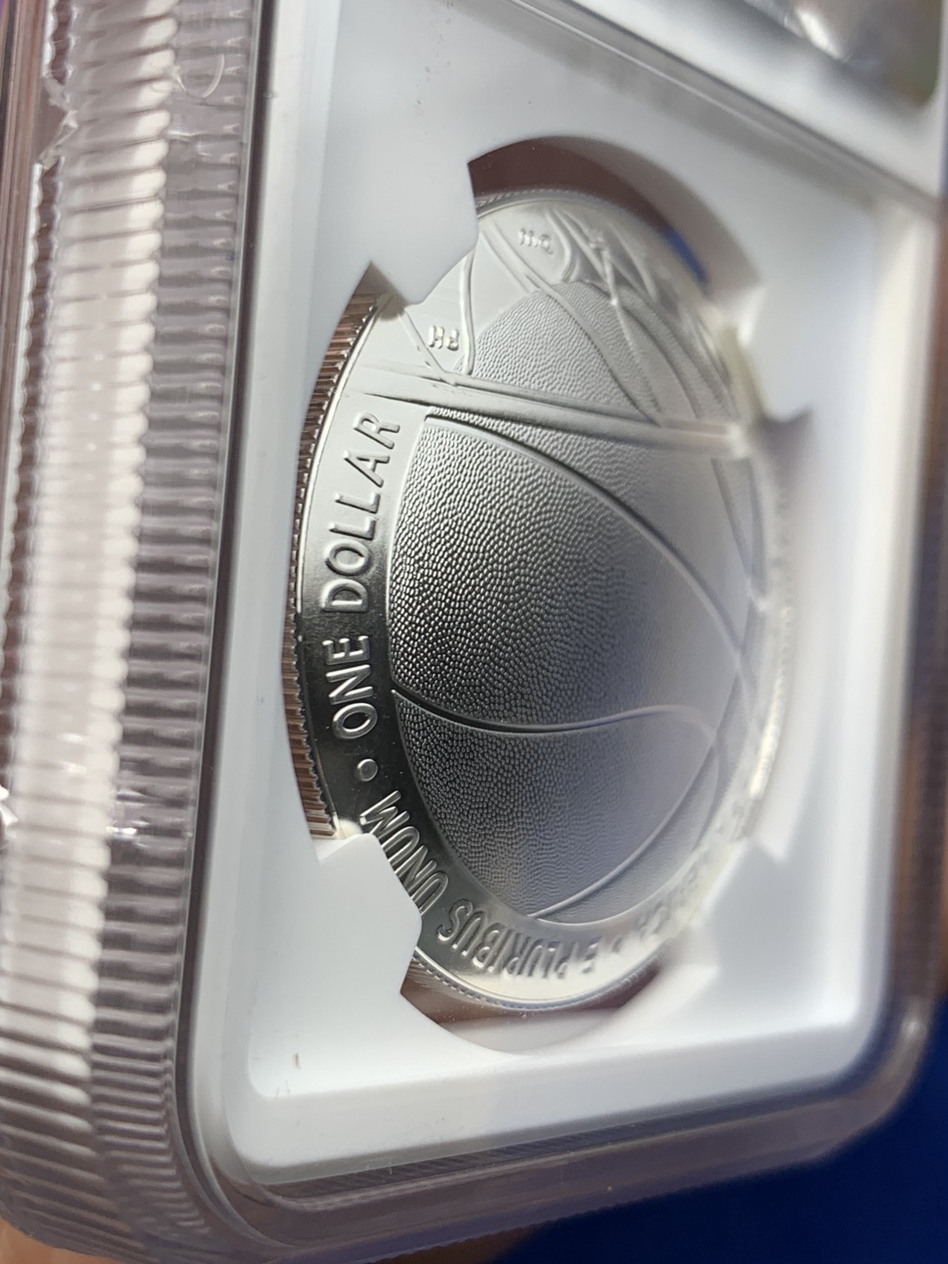 《竞宝斋》第259场-周日，周一 2场连拍 (全场包邮) NGC MS70 美国2020年篮球名人堂1美元纪念银币，999银，特殊凹面设计，加厚盒，难得满分。