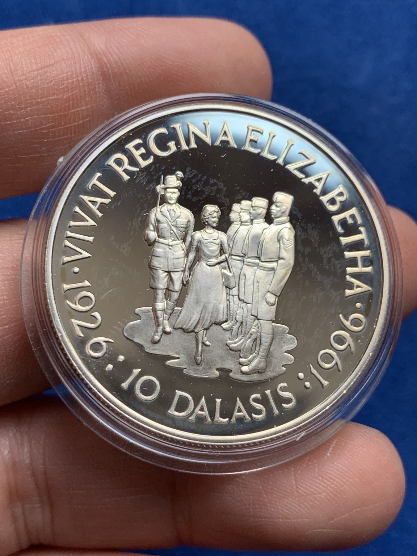 《竞宝斋》第259场-周日，周一 2场连拍 (全场包邮) 冈比亚1996年10达拉西精制大银币 925银 直径38.61mm 重量28.28g