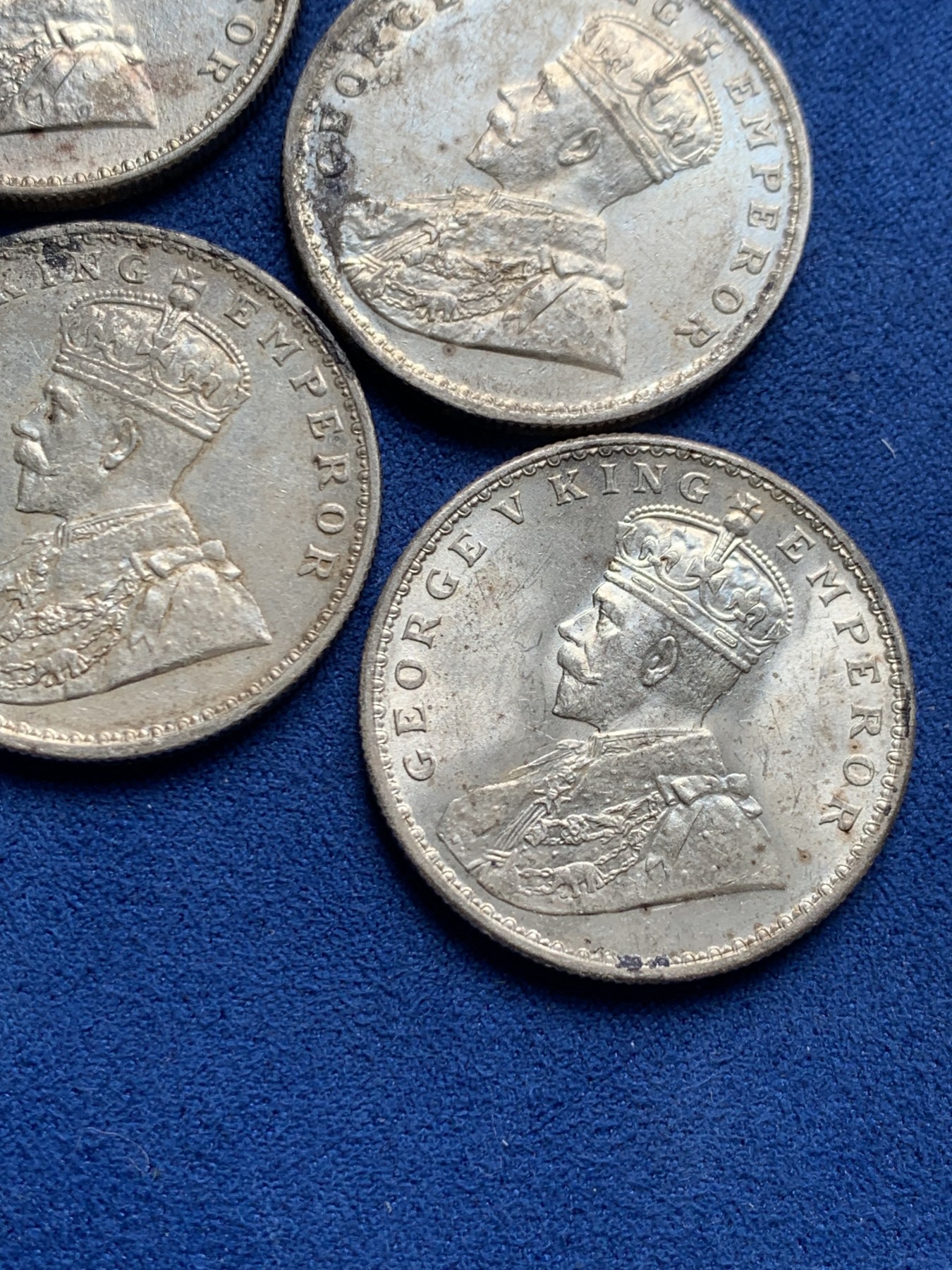 《竞宝斋》第259场-周日，周一 2场连拍 (全场包邮) 4枚一组 乔五1卢比银币 有两枚状态极好会洗的可以玩一玩