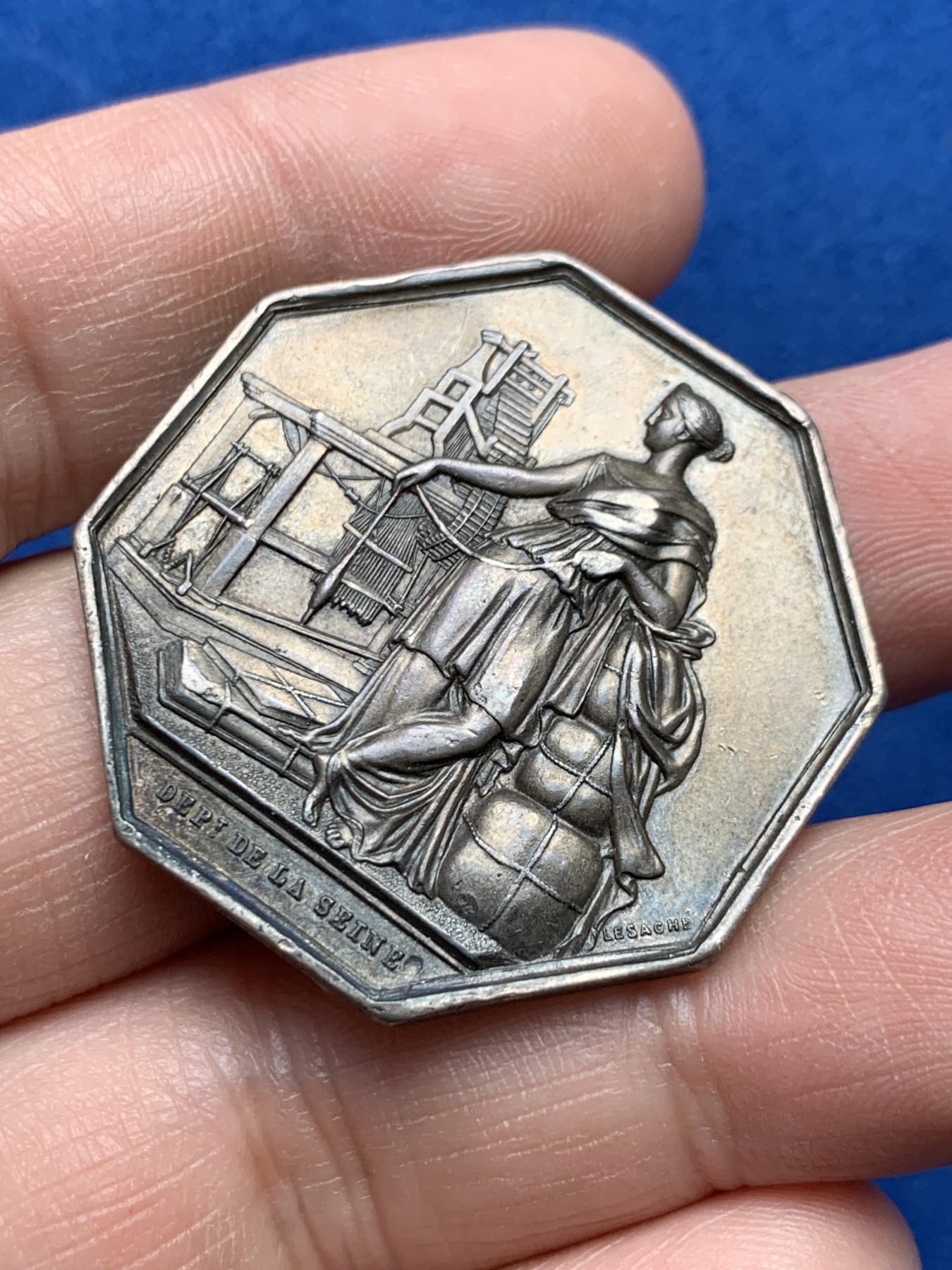 《竞宝斋》第259场-周日，周一 2场连拍 (全场包邮) 法国1845-1860塞纳河工会八角银质代币 18.15g 35.7mm 手指边铭，细节见图