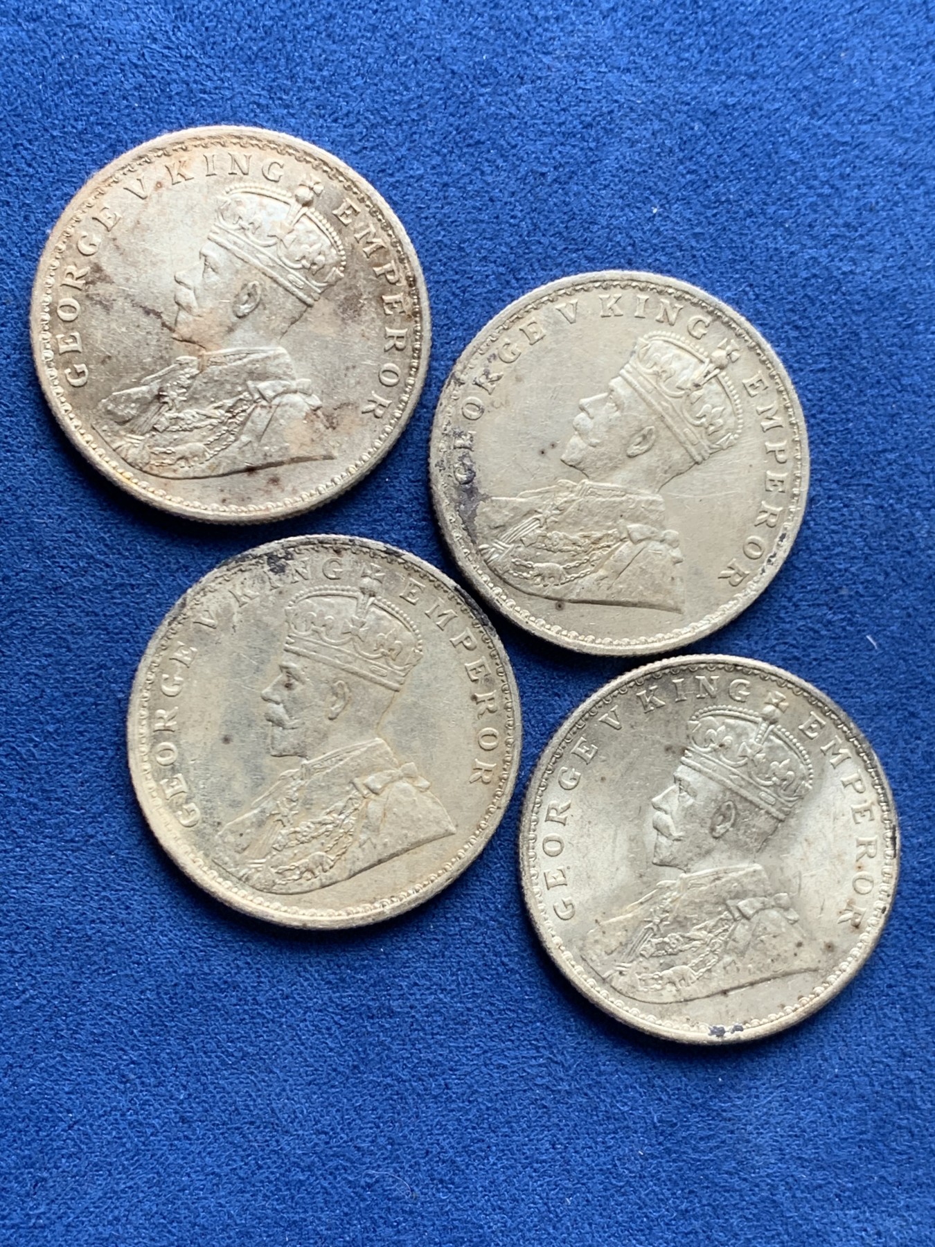 《竞宝斋》第259场-周日，周一 2场连拍 (全场包邮) 4枚一组 乔五1卢比银币 有两枚状态极好会洗的可以玩一玩