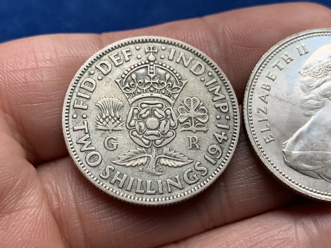 《竞宝斋》第259场-周日，周一 2场连拍 (全场包邮) 两枚一组 巴哈马1966年伊丽莎白二世剑鱼50分银币+英国1941年乔治六世2先令银币