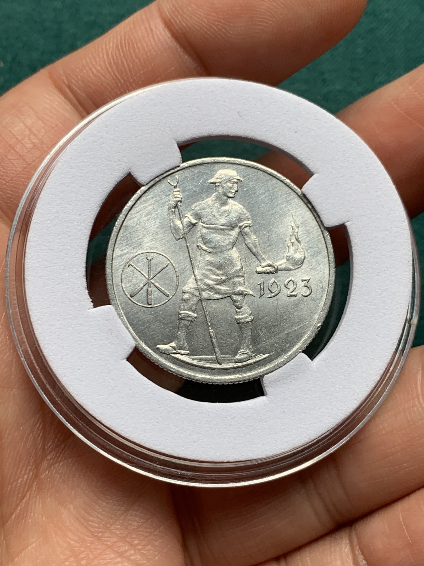 《竞宝斋》第259场-周日，周一 2场连拍 (全场包邮) 德紧 弗莱贝格 1923年 1百万马克 火把男 铝制 原光 少见品种