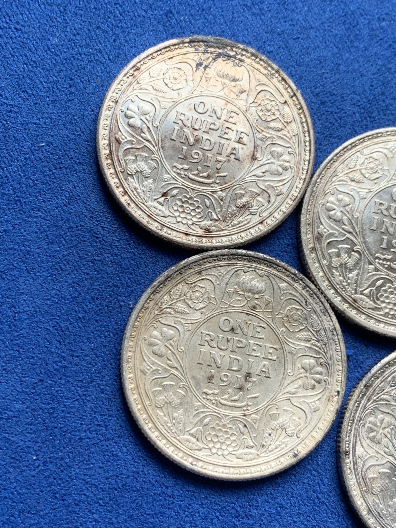 《竞宝斋》第259场-周日，周一 2场连拍 (全场包邮) 4枚一组 乔五1卢比银币 有两枚状态极好会洗的可以玩一玩