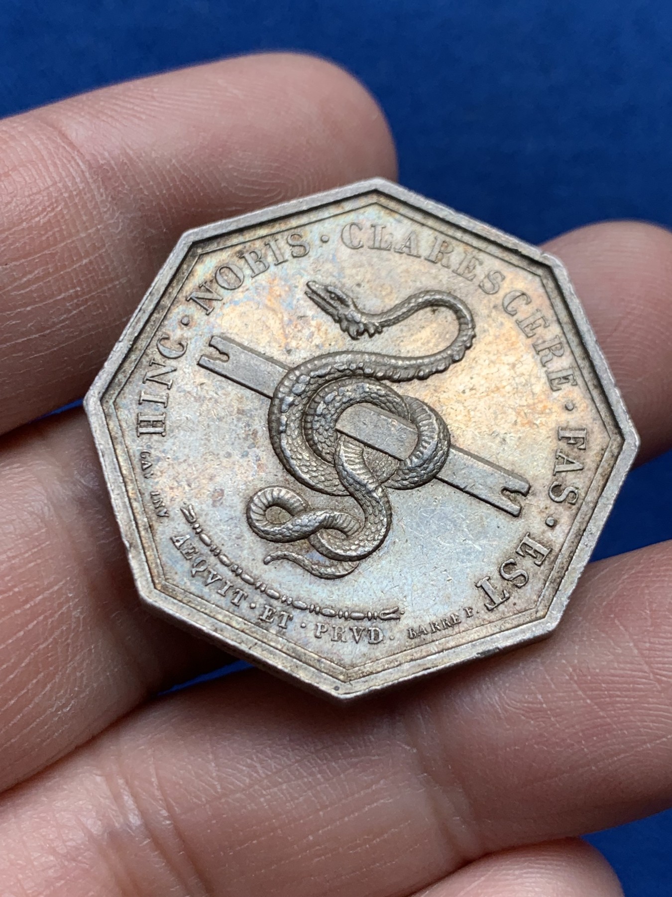 《竞宝斋》第259场-周日，周一 2场连拍 (全场包邮) 法国1845-1860特雷武公证处八角银质代币 17.54g 32mm 手指边铭