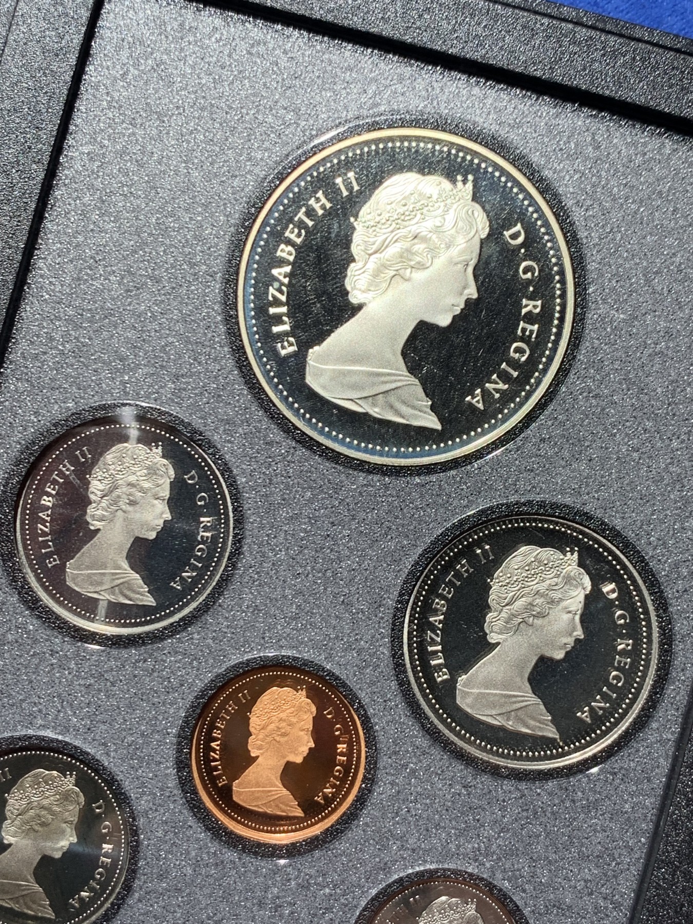 《竞宝斋》第259场-周日，周一 2场连拍 (全场包邮) 加拿大1989年精致套币 含大银币一枚 细节见图