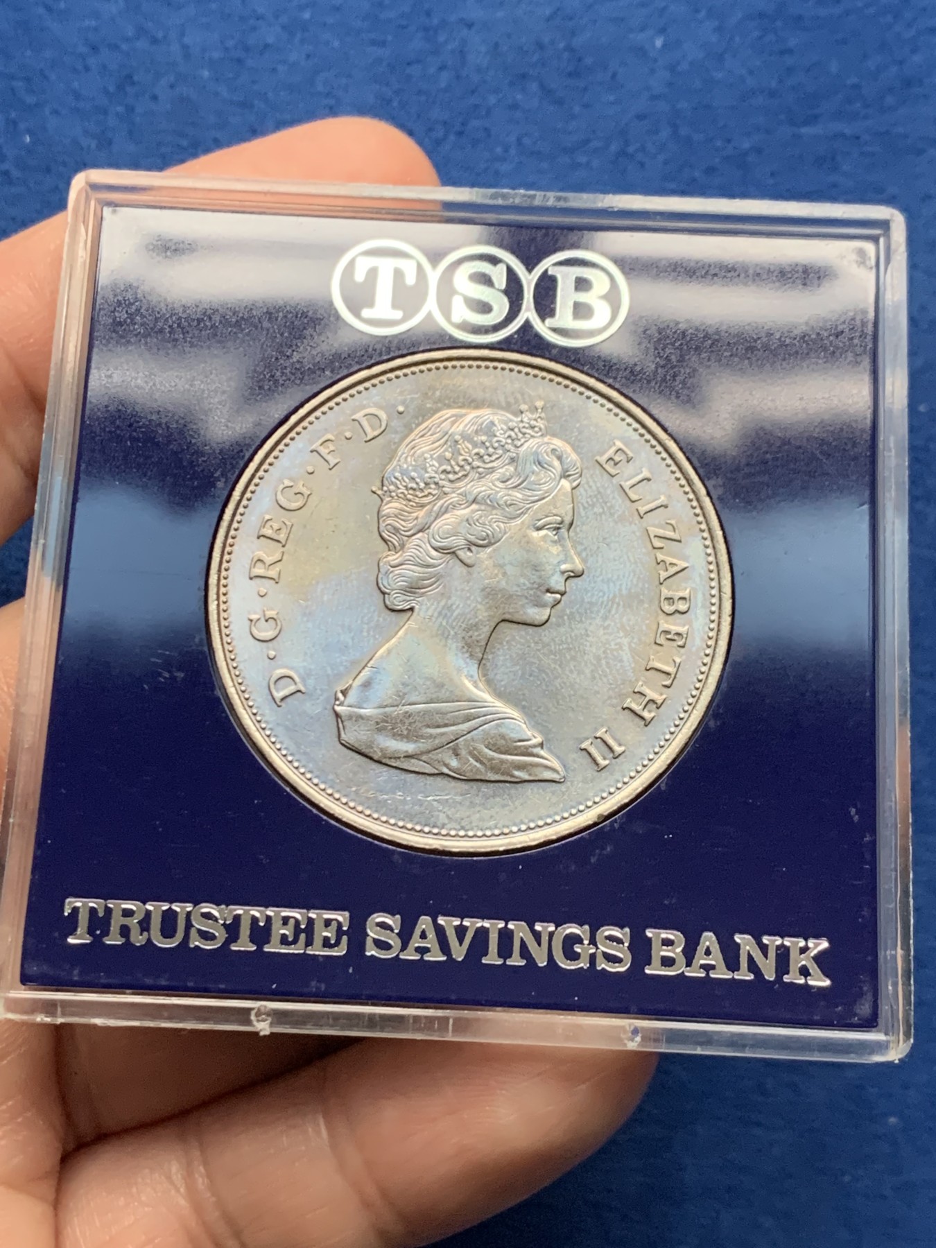 《竞宝斋》第259场-周日，周一 2场连拍 (全场包邮) 英国1981戴安娜大婚克朗