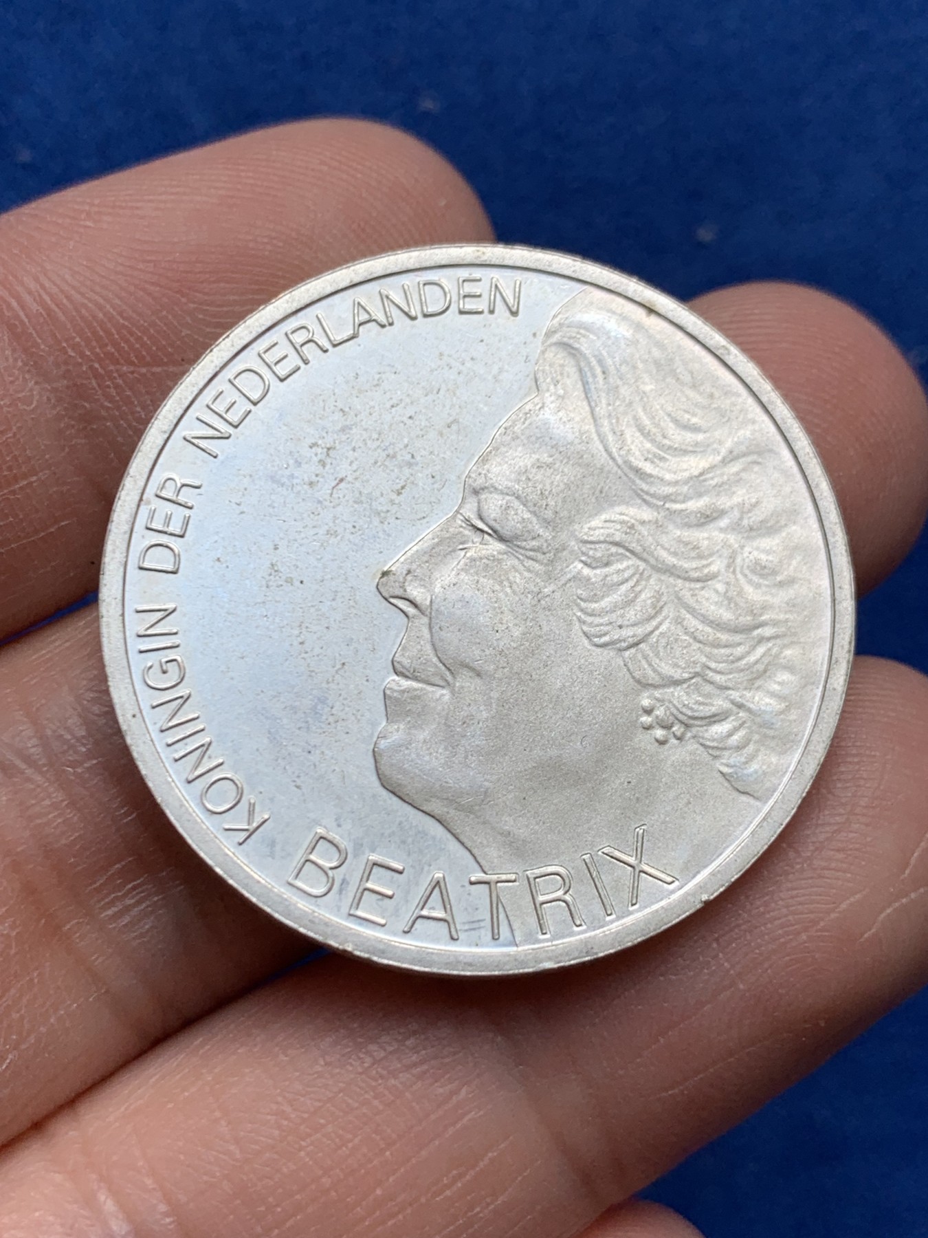 《竞宝斋》第259场-周日，周一 2场连拍 (全场包邮) 荷兰 1995年 国际海洋法鼻祖格劳秀斯逝世359周年10盾纪念银币 15克 800银 直径33MM