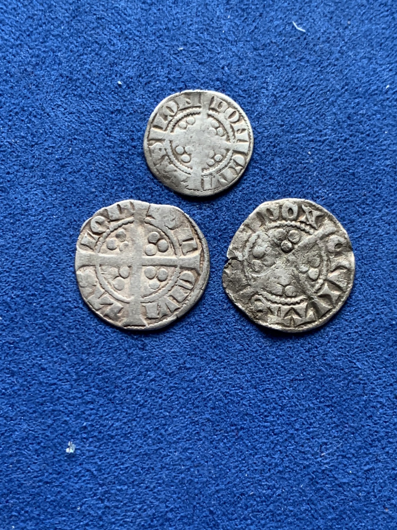 《竞宝斋》第259场-周日，周一 2场连拍 (全场包邮) 3枚一组 中世纪英国打制银币 2枚1便士+1枚1/2便士 细节见图