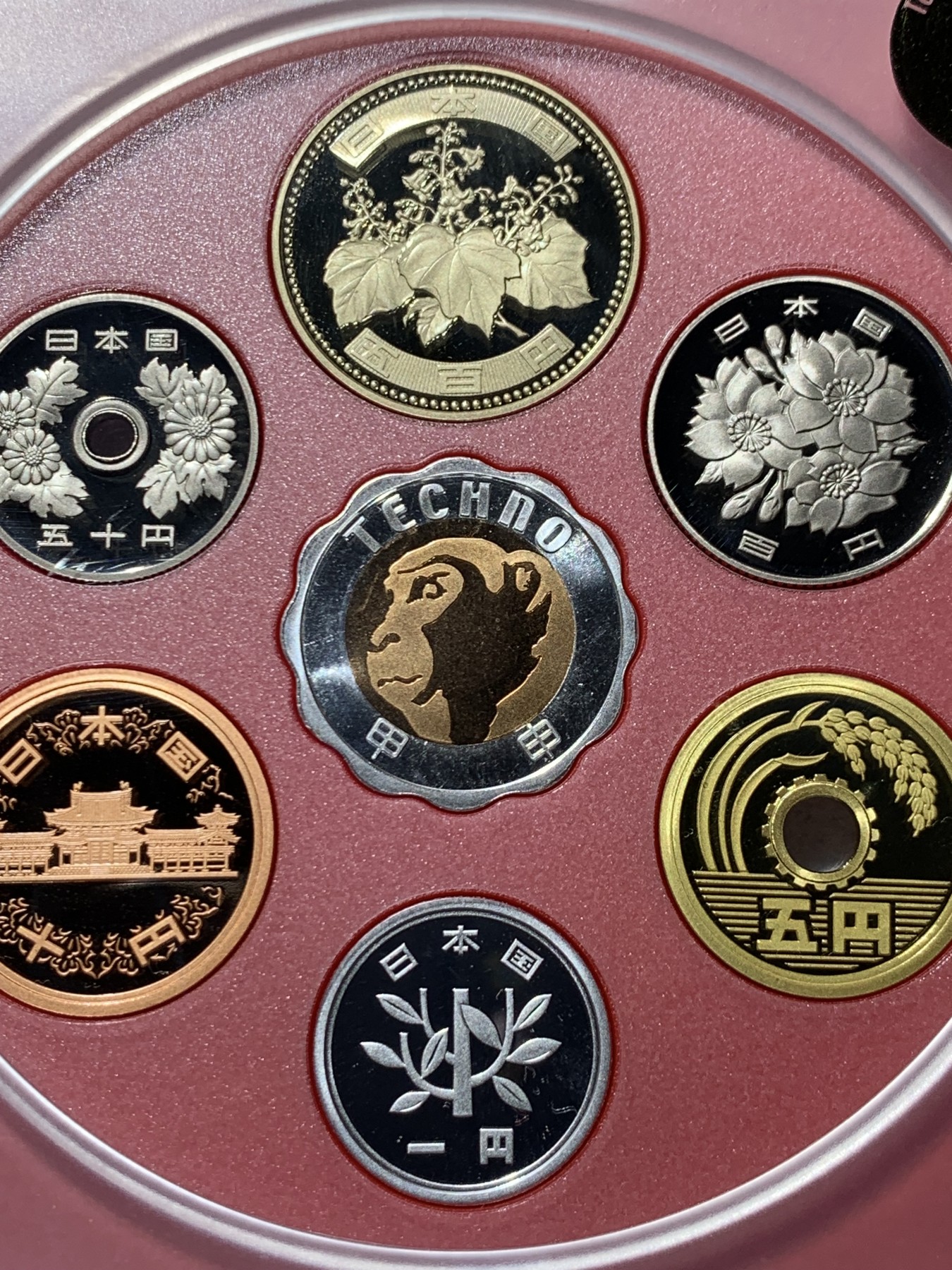 《竞宝斋》第259场-周日，周一 2场连拍 (全场包邮) 日本2004七枚装精制套币