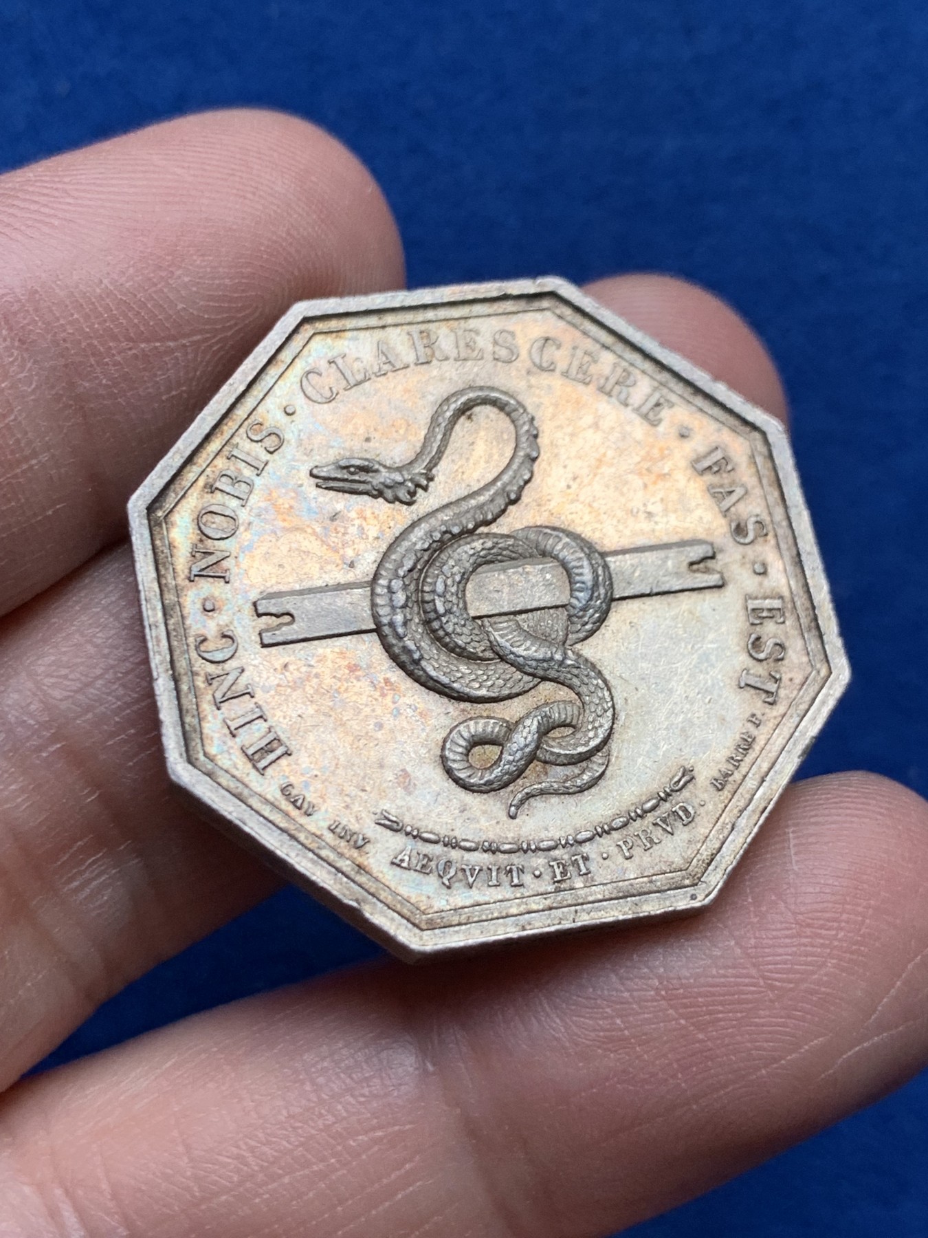 《竞宝斋》第259场-周日，周一 2场连拍 (全场包邮) 法国1845-1860特雷武公证处八角银质代币 17.54g 32mm 手指边铭