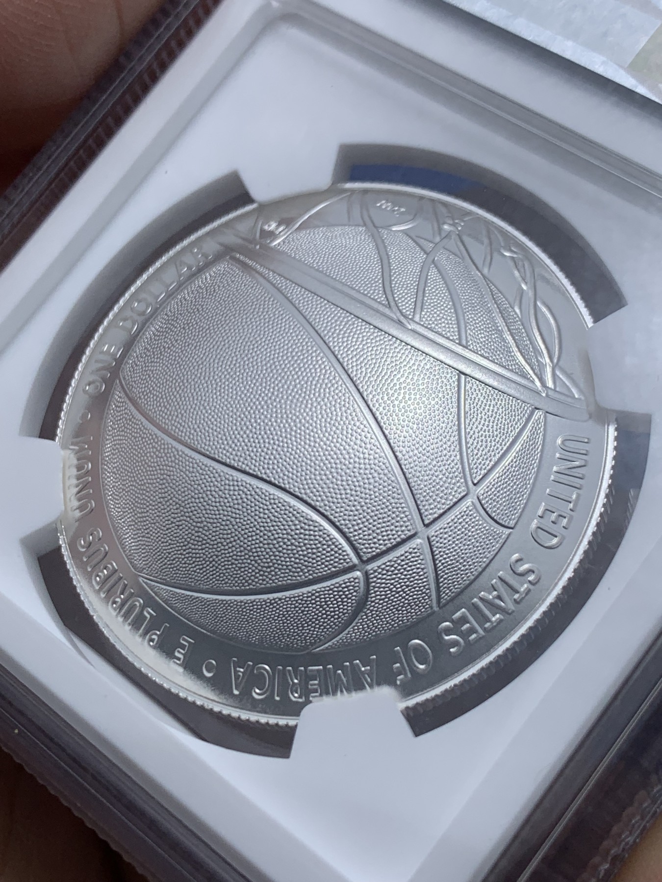 《竞宝斋》第259场-周日，周一 2场连拍 (全场包邮) NGC MS70 美国2020年篮球名人堂1美元纪念银币，999银，特殊凹面设计，加厚盒，难得满分。