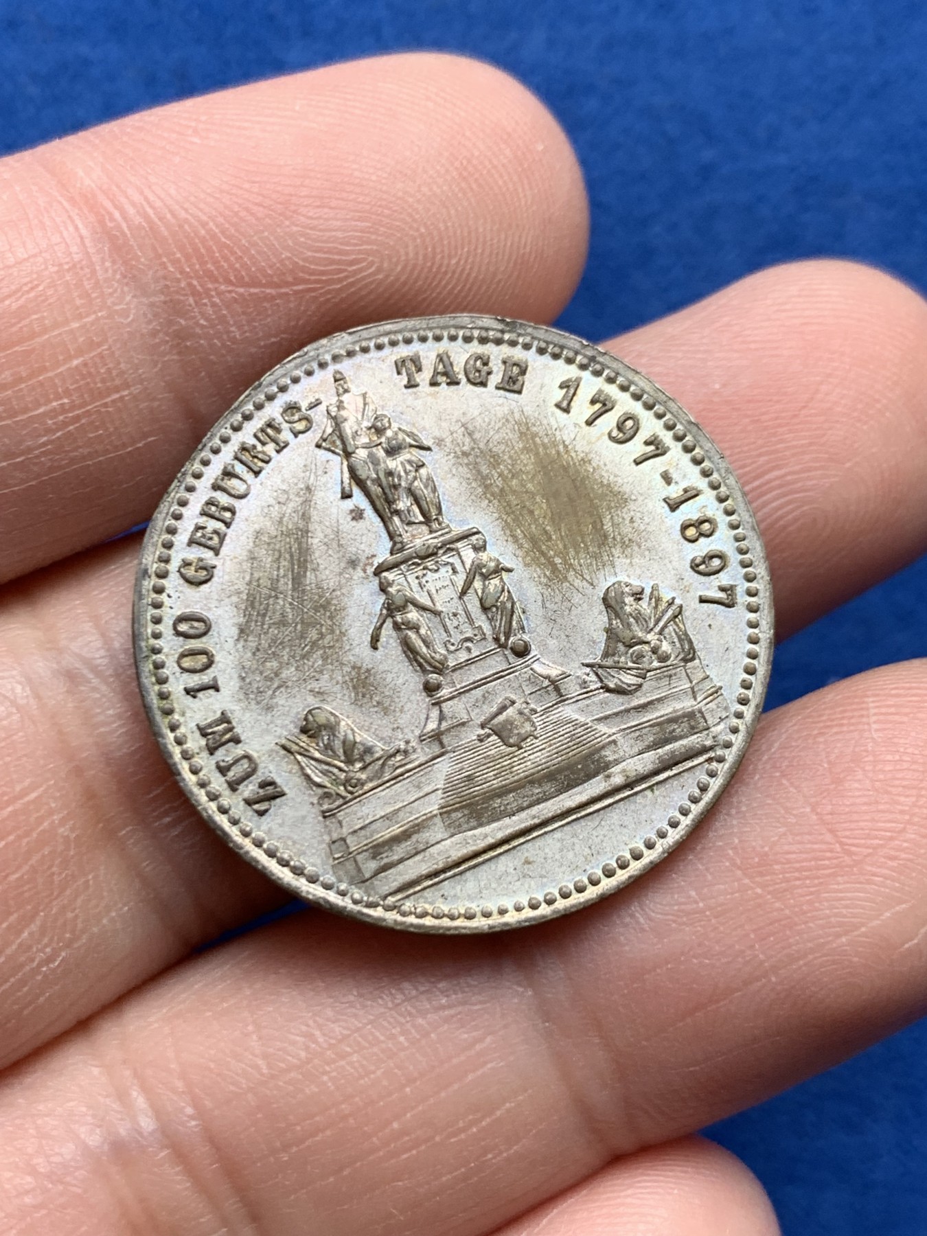 《竞宝斋》第259场-周日，周一 2场连拍 (全场包邮) 1797-1897 德国百年纪念 威廉一世镀银纪念章 顶部有锉痕 细节见图