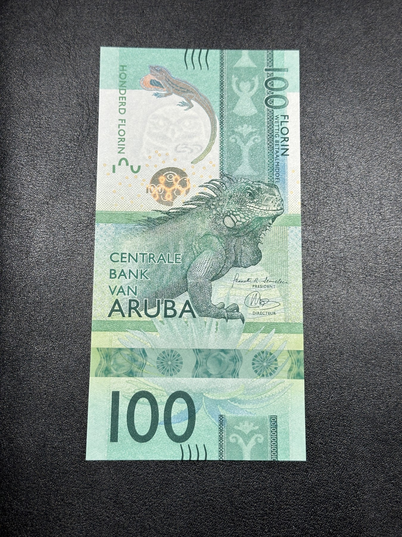 《外钞收藏家》第三百六十七期 2019年阿鲁巴100 全新UNC A冠 无47尾8