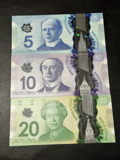 《外钞收藏家》第三百六十期 - 加拿大塑料钞5-20元 全新UNC