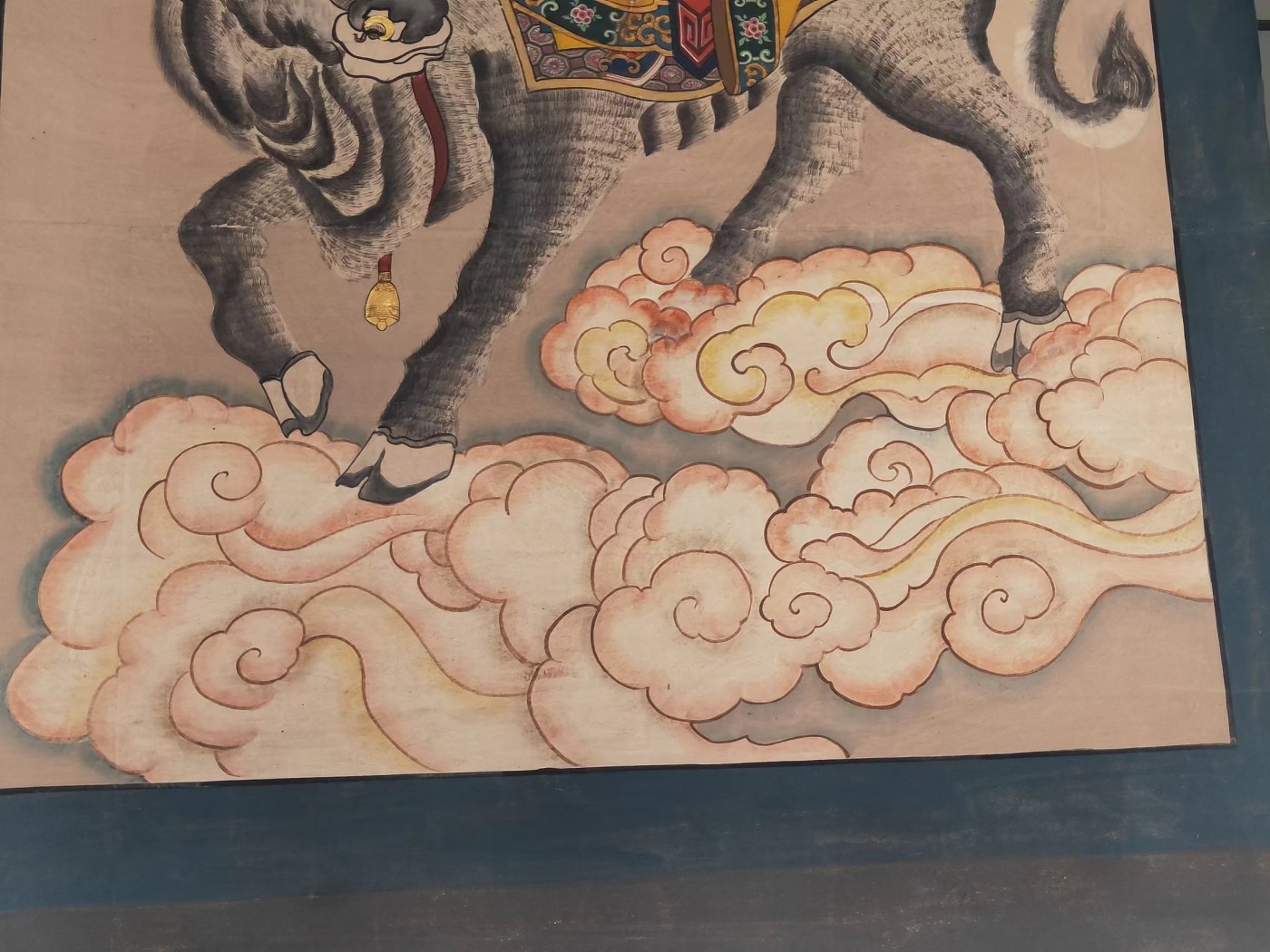  晚清 民间画家画的 精品纯手绘老粗布五彩描金 太上老君 画像一张 画工精湛 人物描绘惟妙惟肖 活灵活现 全品满工 完整包老 尺寸224/118Cm