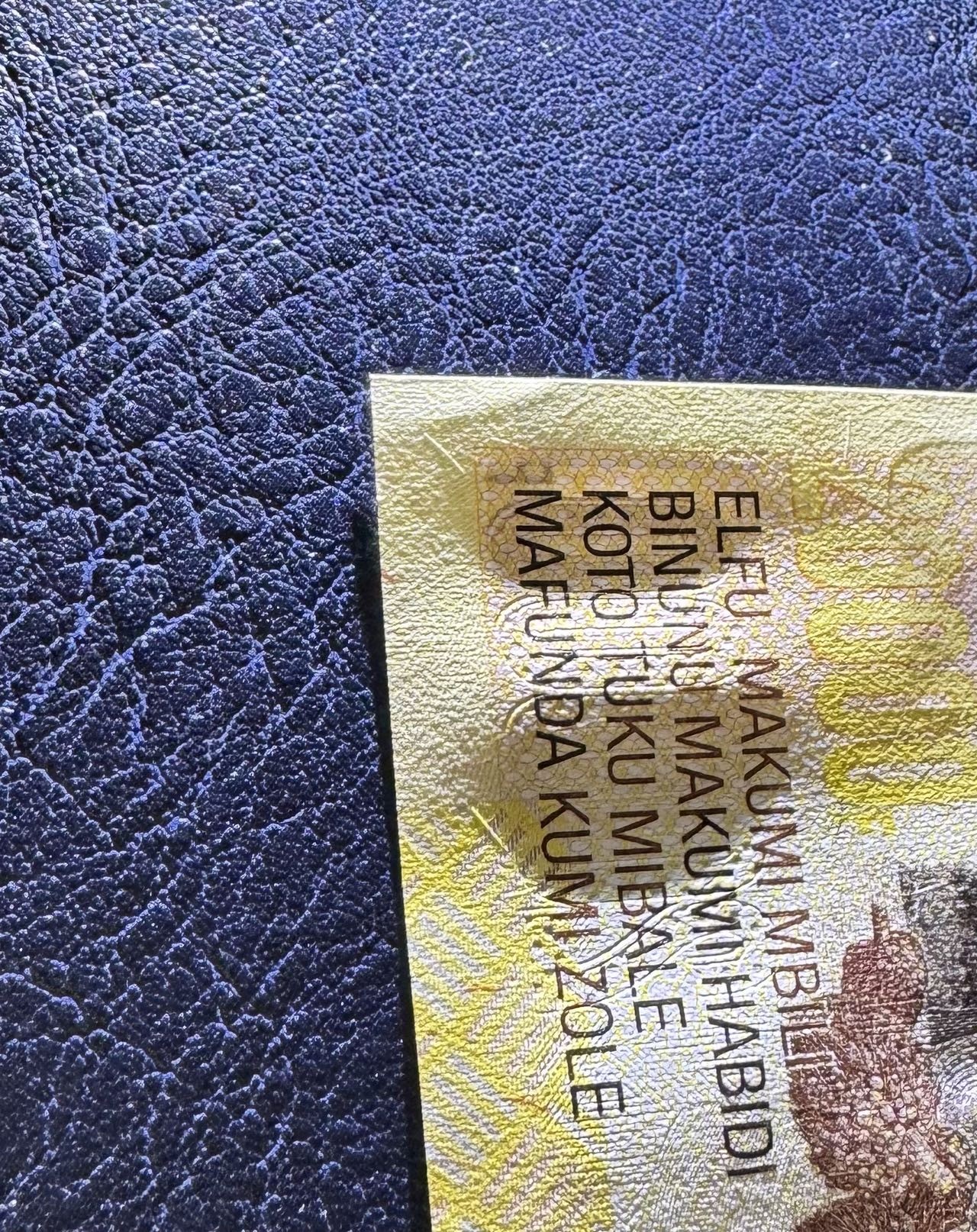 收藏联盟Quantum Auction 第339期拍卖  刚果2022年10000和20000法郎 品相UNC  20000面值有瑕疵，细节如图