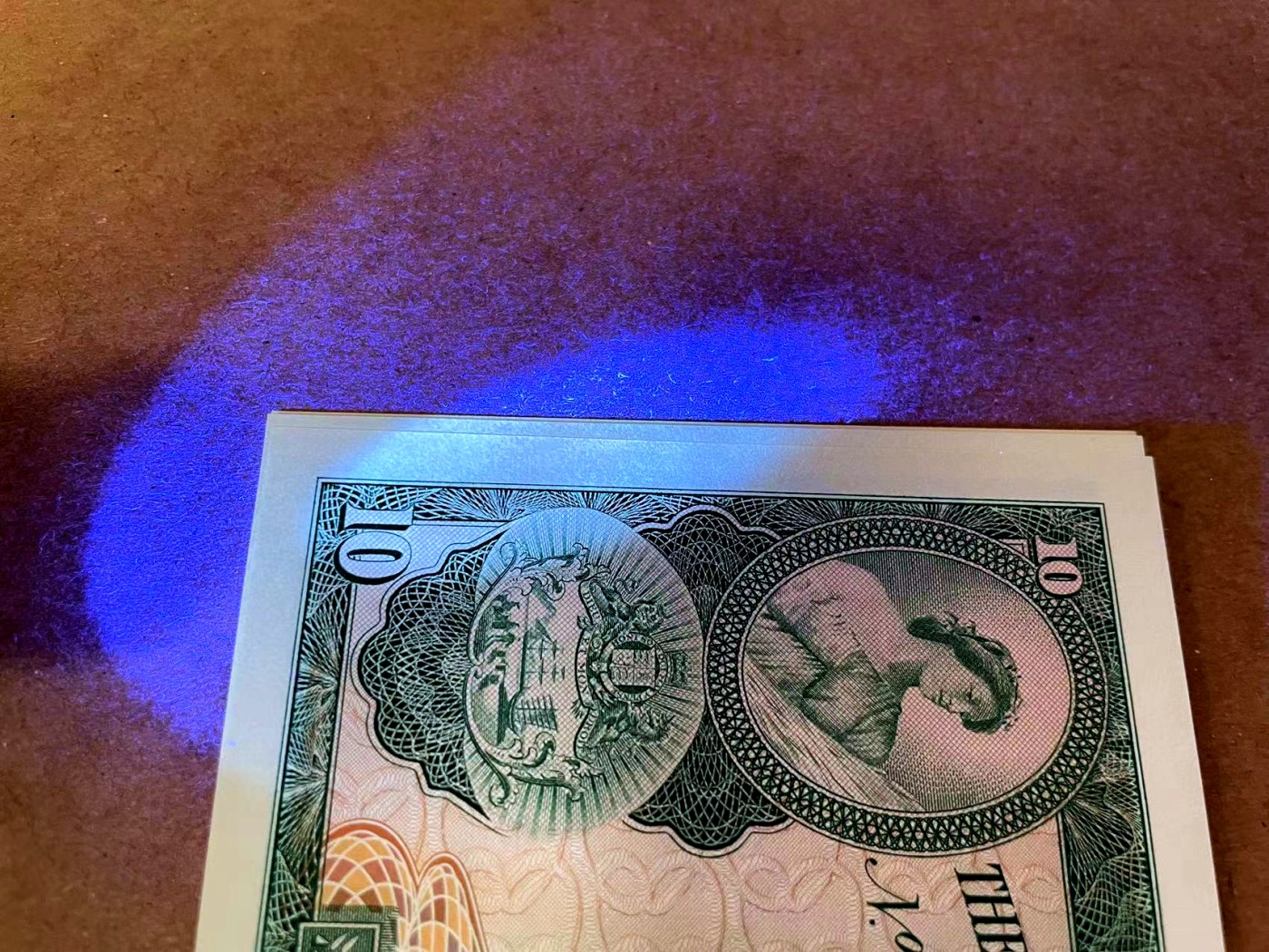 【Blue Auction】✨世界纸币精拍第462期【精】 【一组10连】香港 汇丰 1983年10元 UNC/UNC- 边缘泛黄 轻微荧光