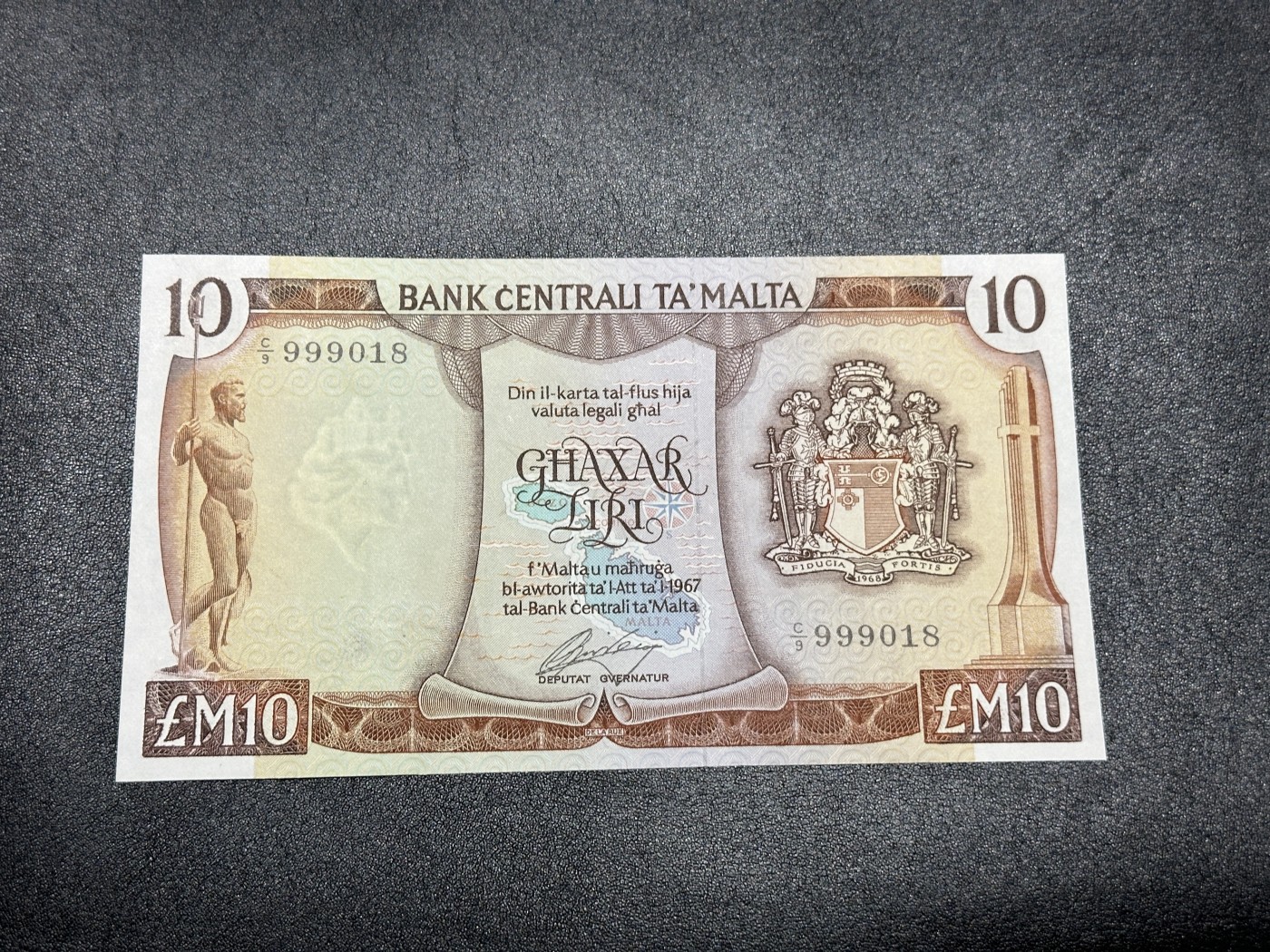 《外钞收藏家》第三百六十七期 1967年马耳他10里拉 全新UNC 彩背 无47尾8 绝品