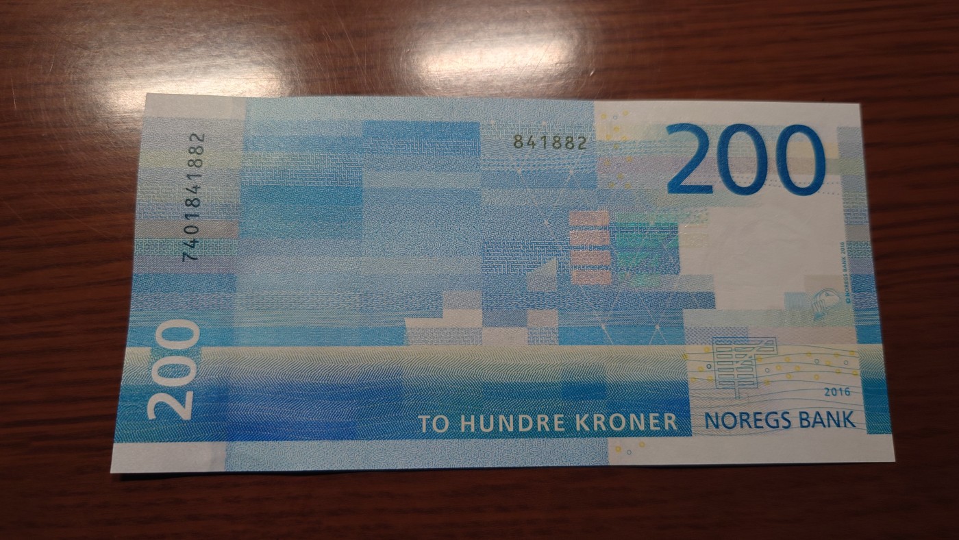 【世界钱币】精选微拍第101期暨2024年第12期  部分卖剩的新品裸钞评级币展销 2016年挪威200克朗 全新绝品尾号882