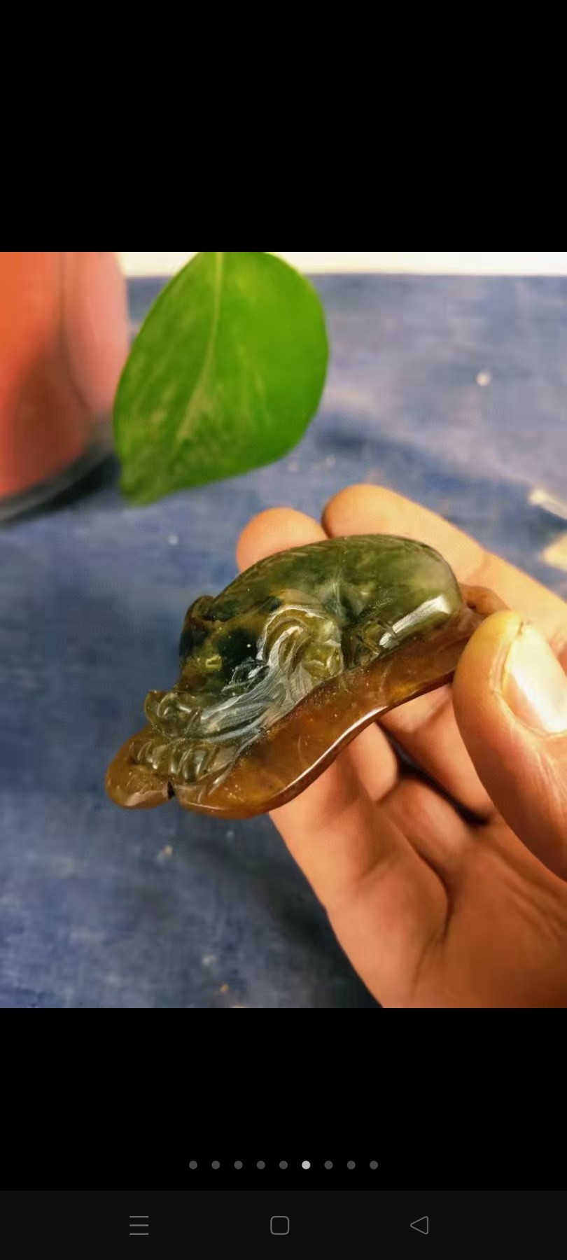 收来一块大几十年（民国至五十年代）的老秀玉貔貅吊牌。黄皮雕刻芭蕉扇。老手工雕刻。佩戴聚财聚福。寓意好。