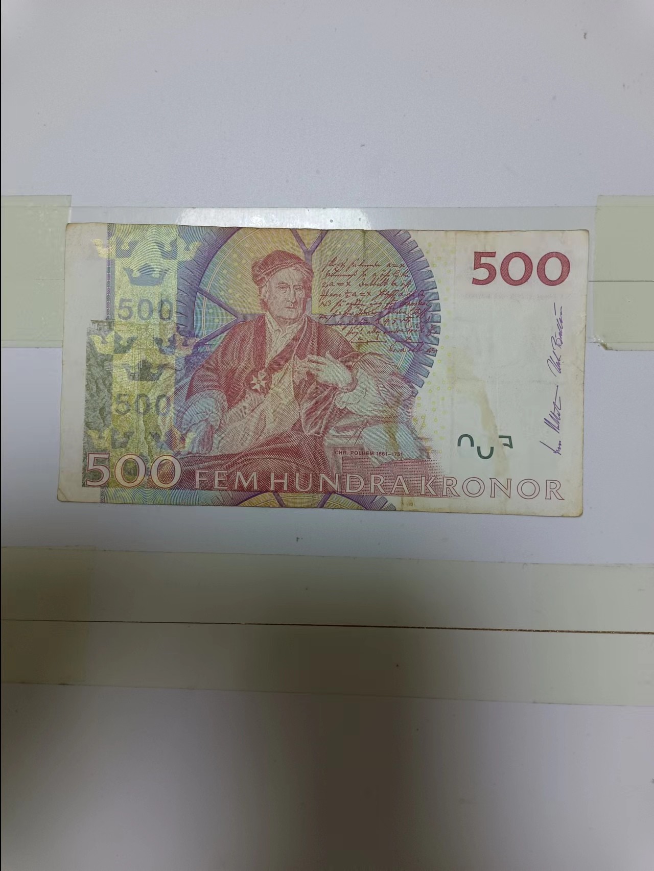 【20230418】非全新纸币第130场 瑞典500克朗，有裂缝。网上流通品约为350元。