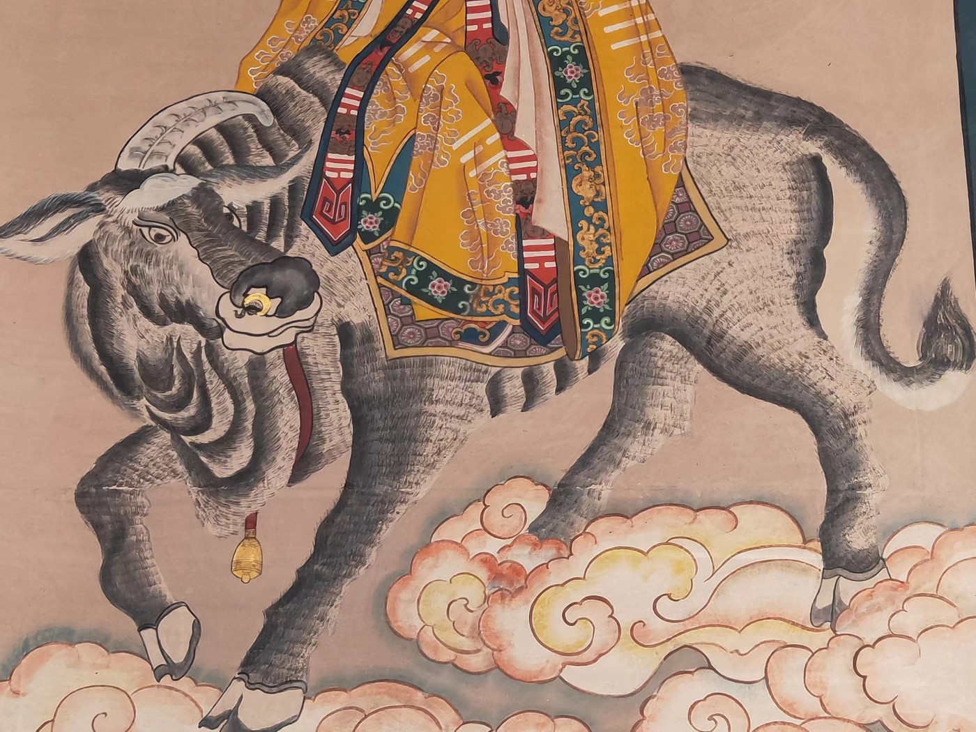  晚清 民间画家画的 精品纯手绘老粗布五彩描金 太上老君 画像一张 画工精湛 人物描绘惟妙惟肖 活灵活现 全品满工 完整包老 尺寸224/118Cm