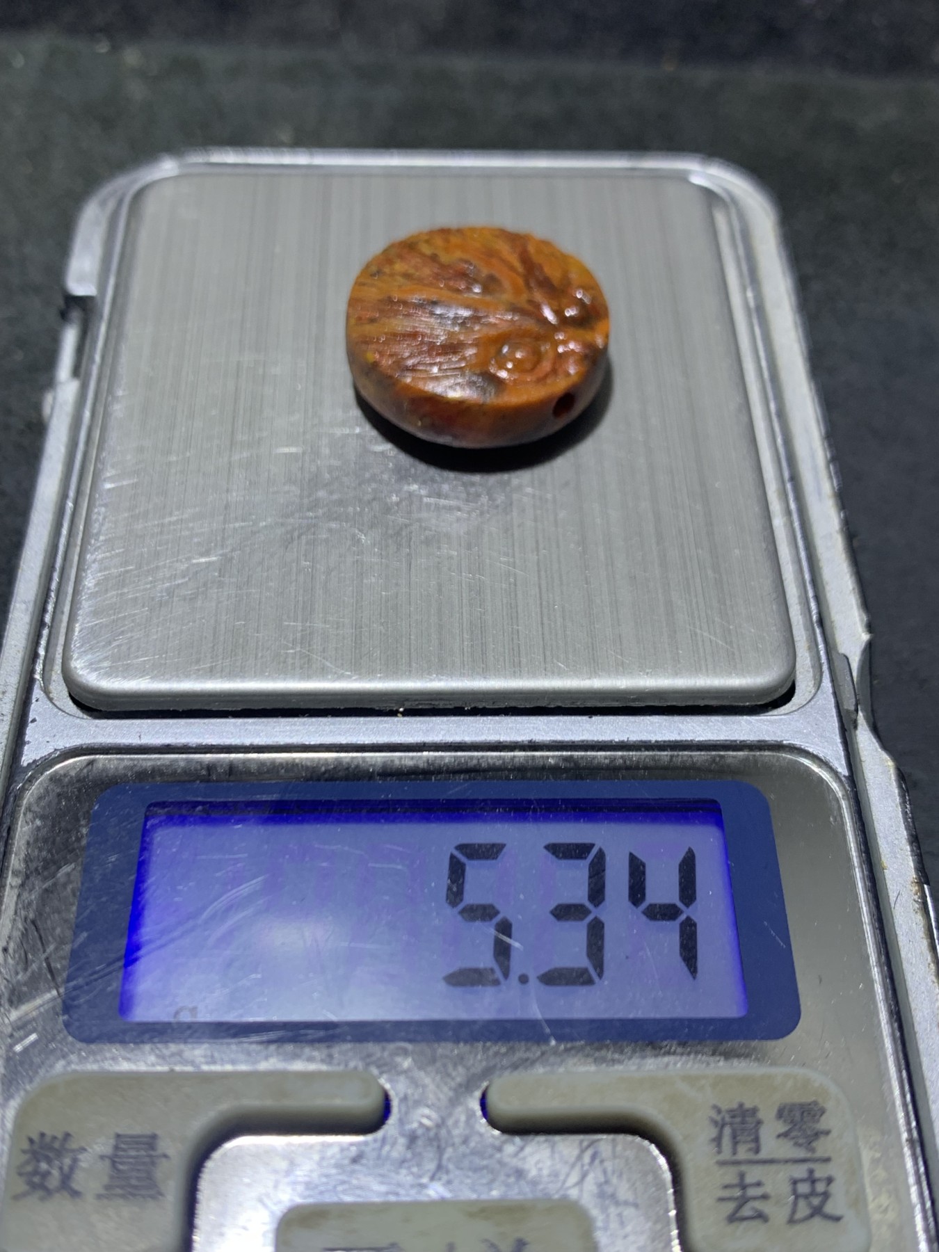 精美亚光高润度草花纹战国红玛瑙手工俏色巧雕龙头板珠一个！