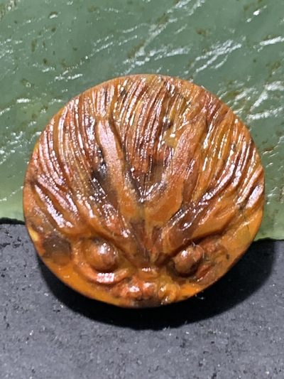 精美亚光高润度草花纹战国红玛瑙手工俏色巧雕龙头板珠一个！ - 精美亚光高润度草花纹战国红玛瑙手工俏色巧雕龙头板珠一个！