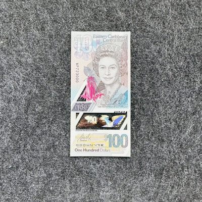 135th 东加勒比50-100元塑料钞靓号和2元纪念钞AA冠和AB冠 - 东加勒比2019年100元塑料钞，女王，豹子号000，WP723000