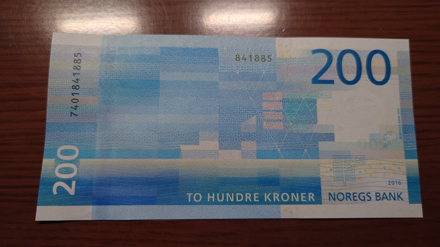 【世界钱币】精选微拍第101期暨2024年第12期  部分卖剩的新品裸钞评级币展销 2016年挪威200克朗 全新绝品尾号885