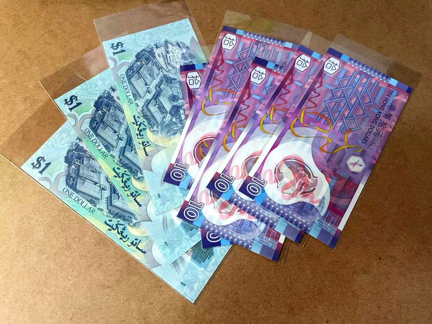 【Blue Auction】✨世界纸币精拍第462期【精】 【一组8张均豹子号】文莱 1林吉特&香港 2012年10元 全新UNC