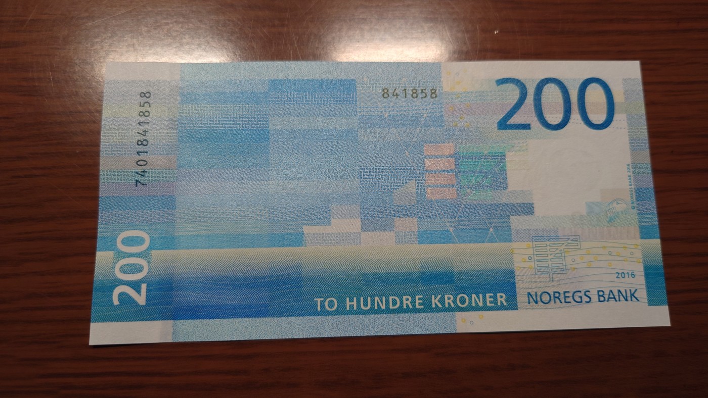 【世界钱币】精选微拍第101期暨2024年第12期  部分卖剩的新品裸钞评级币展销 2016年挪威200克朗 全新绝品尾号858