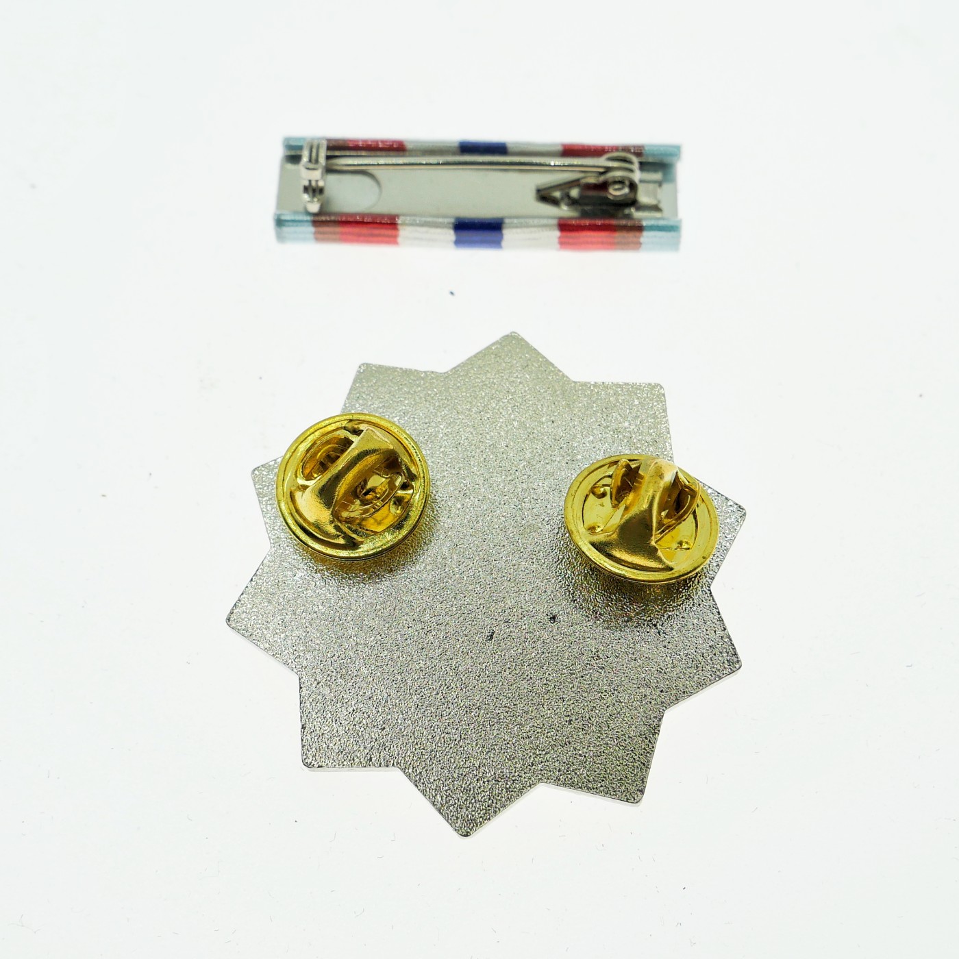 勋章奖章交易所4月20日拍卖 陆军司令部服务荣誉徽章，退台后