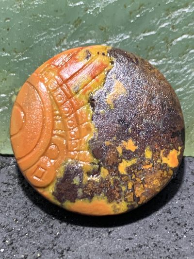 精美亚光草花纹战国红玛瑙手工俏色巧雕钱币板珠（背云）一个！ - 精美亚光草花纹战国红玛瑙手工俏色巧雕钱币板珠（背云）一个！