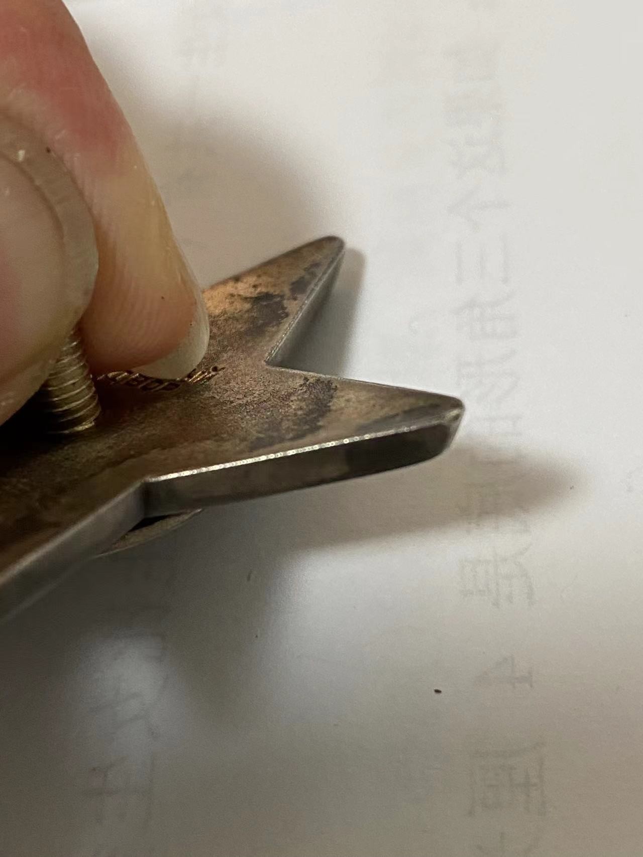 苏联勋章奖章4月16日拍卖第九期4月20日晚上九点结束 苏联红星3102740极品品相 带登记卡 没翻译 工程中校 版本挺好的背面整体都比较内凹的那种版本 只在这个号段有不多