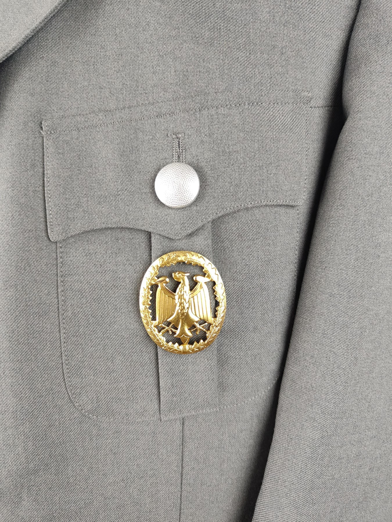 全场0元起拍 第149期 咸鱼国勋章拍卖专场 4月21日（周日）下午6：00开始 西德防化兵上尉常服 带全配饰 胸围106 肩宽45 衣长75 袖长60 腰围82 裤长97+9